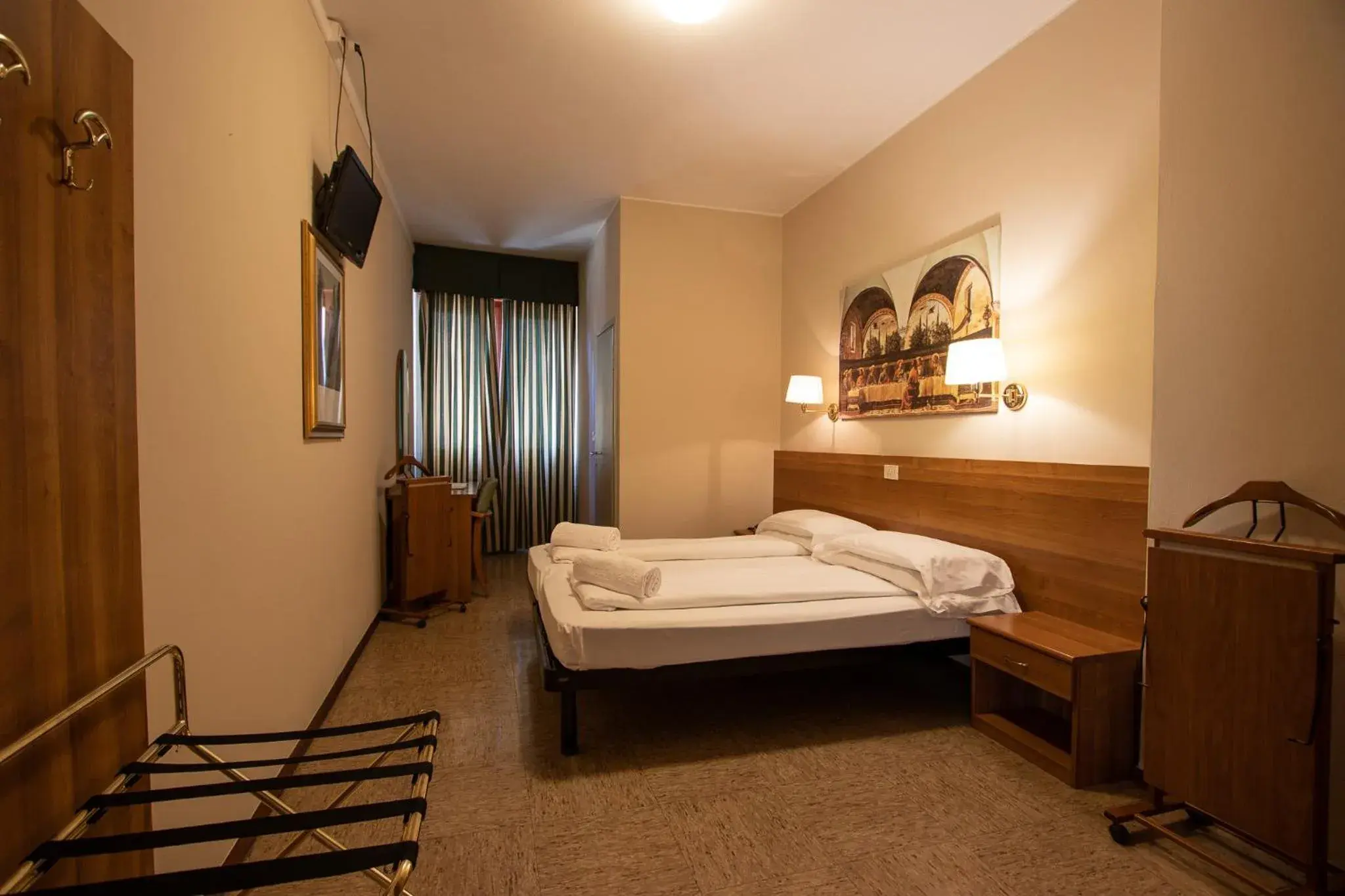 Double Room Economy in Hotel Corona Double Room Economy in Hotel Corona