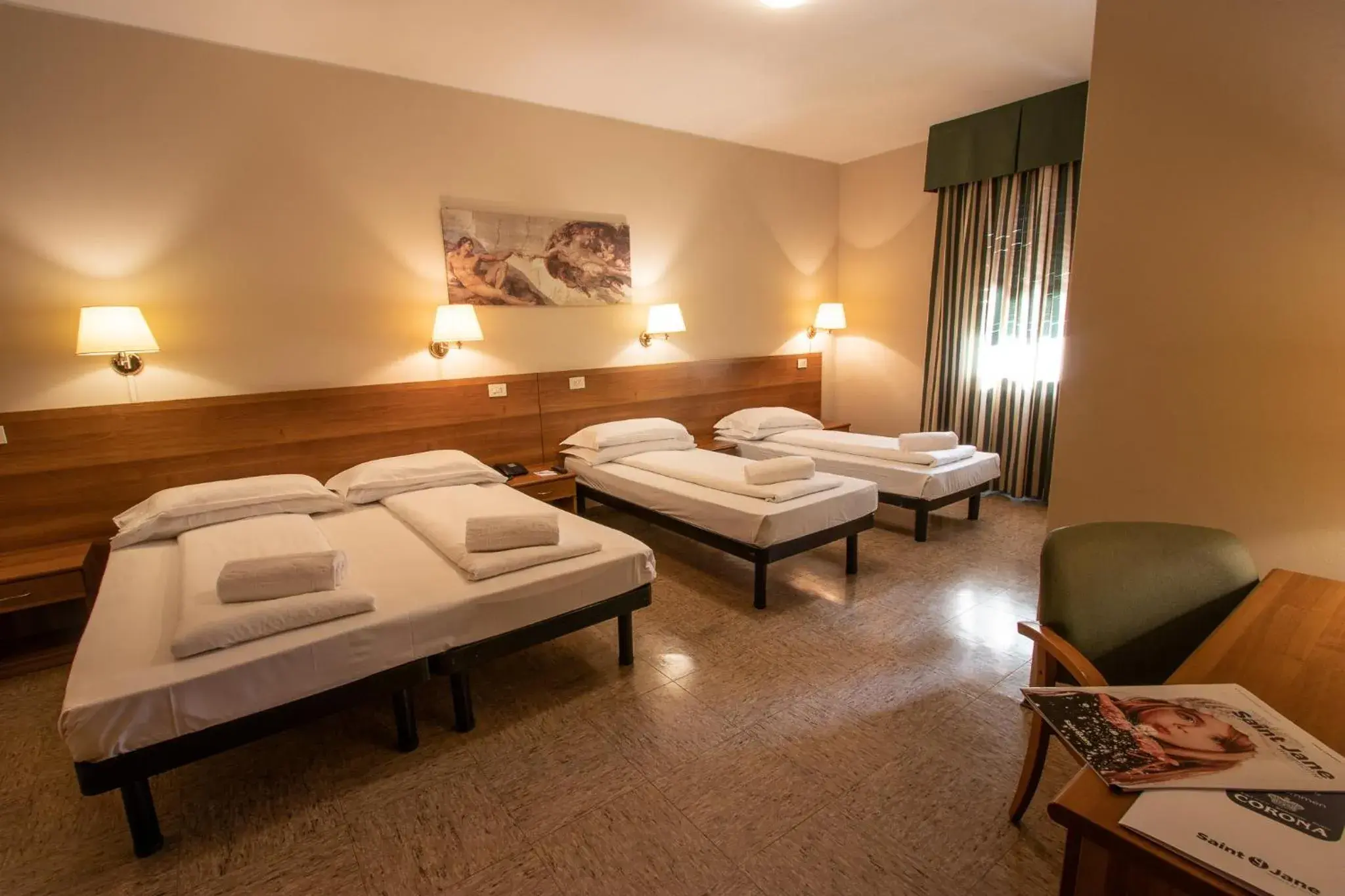 Quadruple room Economy in Hotel Corona Quadruple room Economy in Hotel Corona