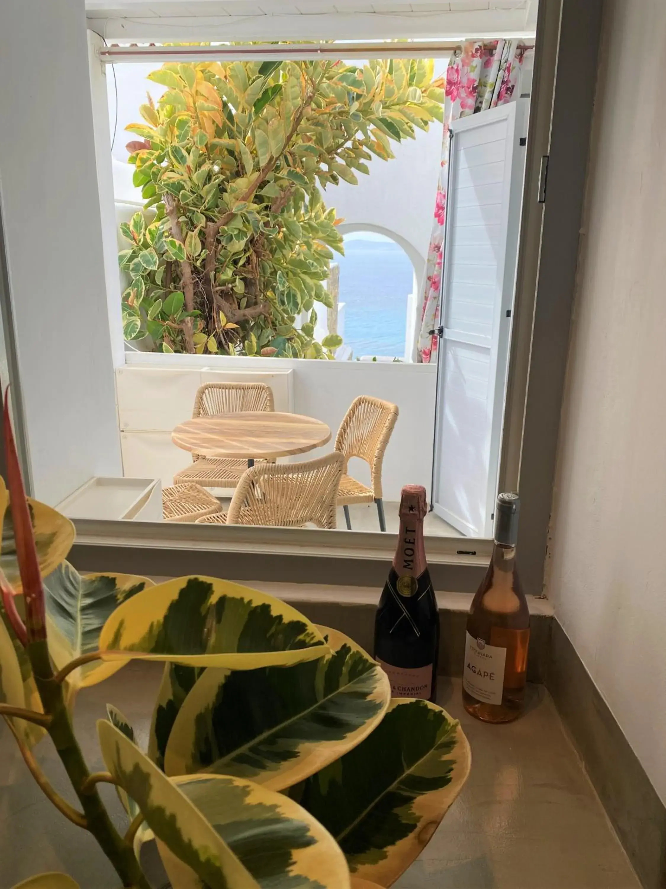 Three-Bedroom Apartment in Flaskos Luxury Suites Three-Bedroom Apartment in Flaskos Luxury Suites