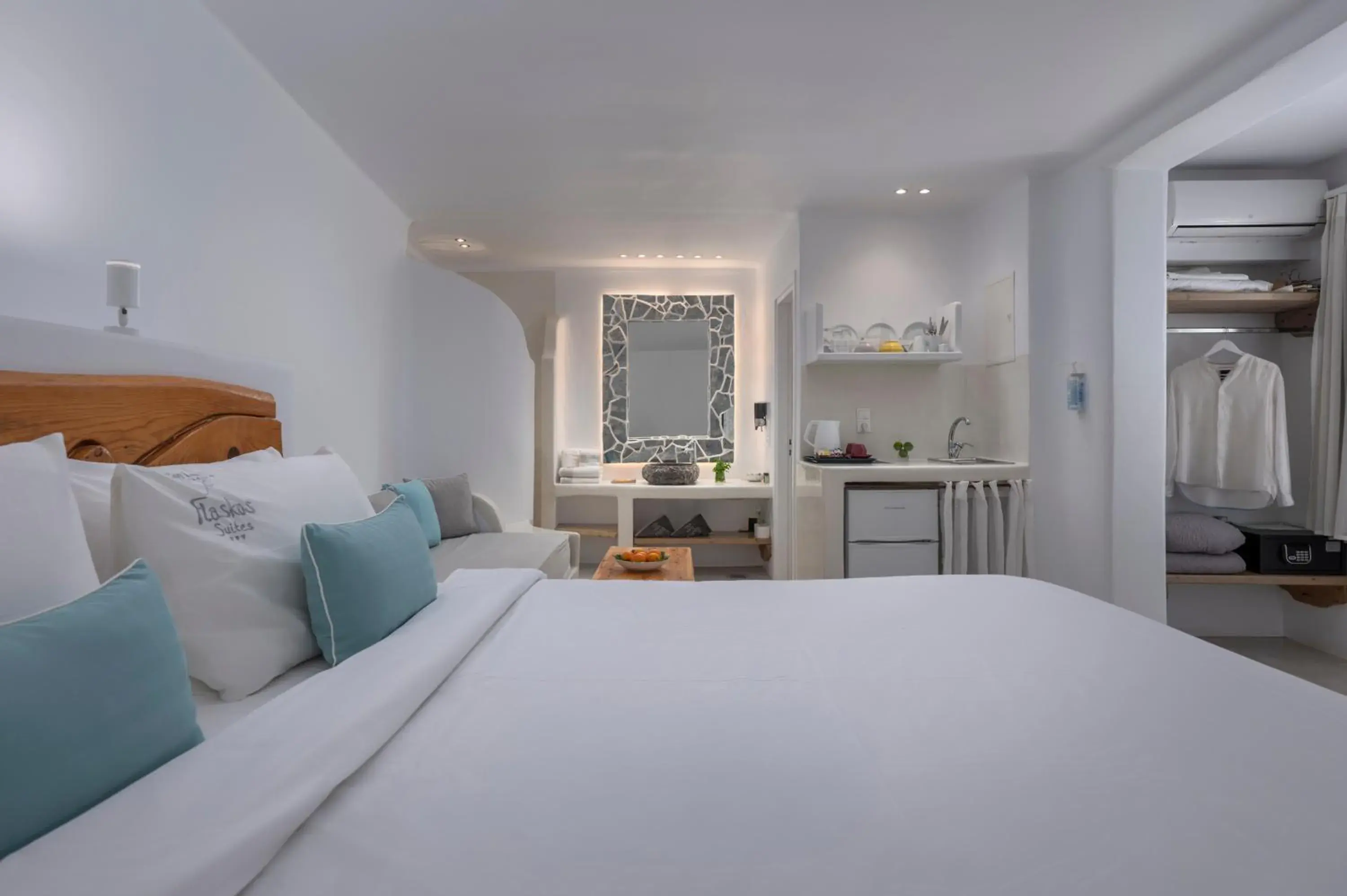 Comfort Suite Ground Floor in Flaskos Luxury Suites Comfort Suite Ground Floor in Flaskos Luxury Suites