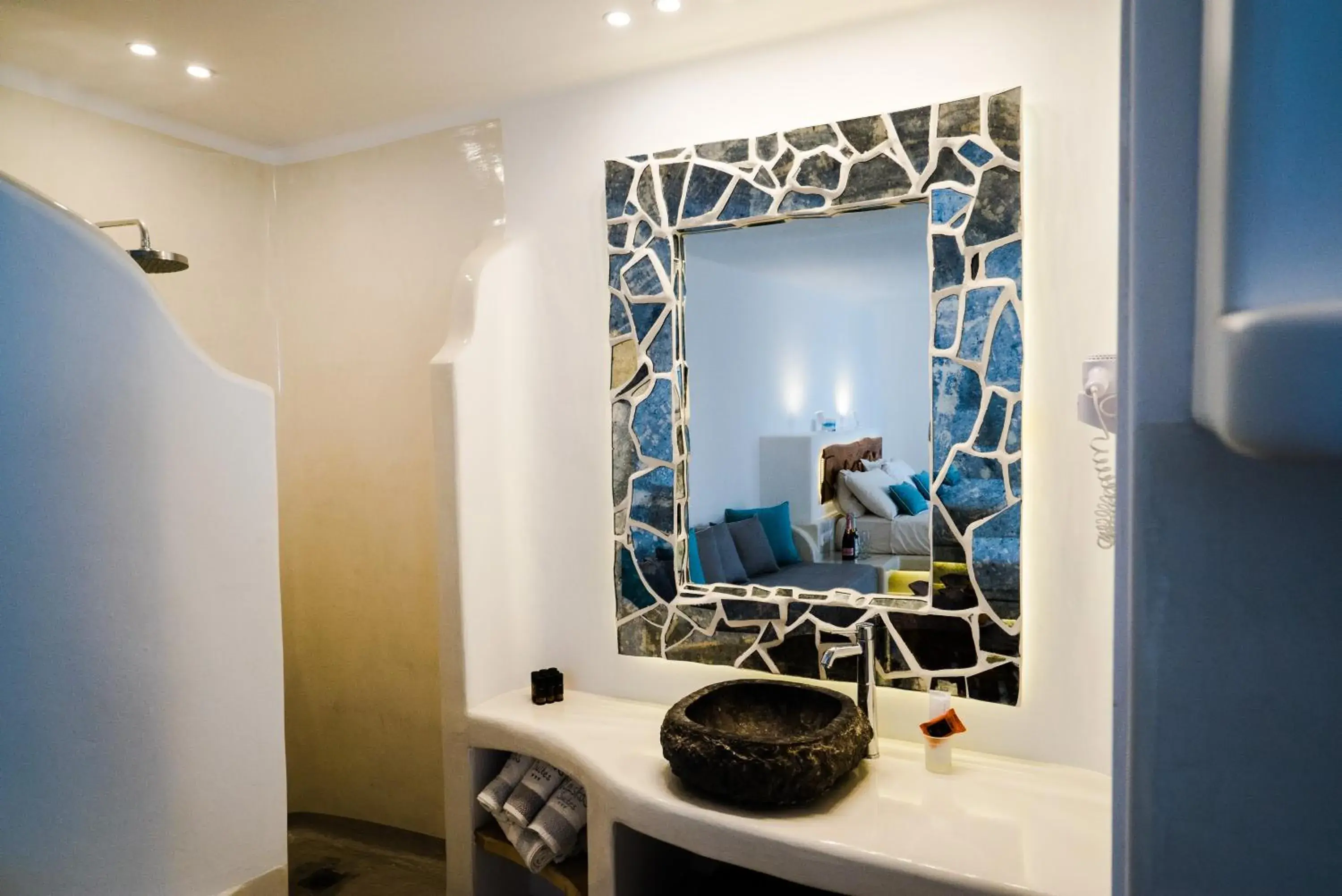 Standard Triple Room in Flaskos Luxury Suites Standard Triple Room in Flaskos Luxury Suites