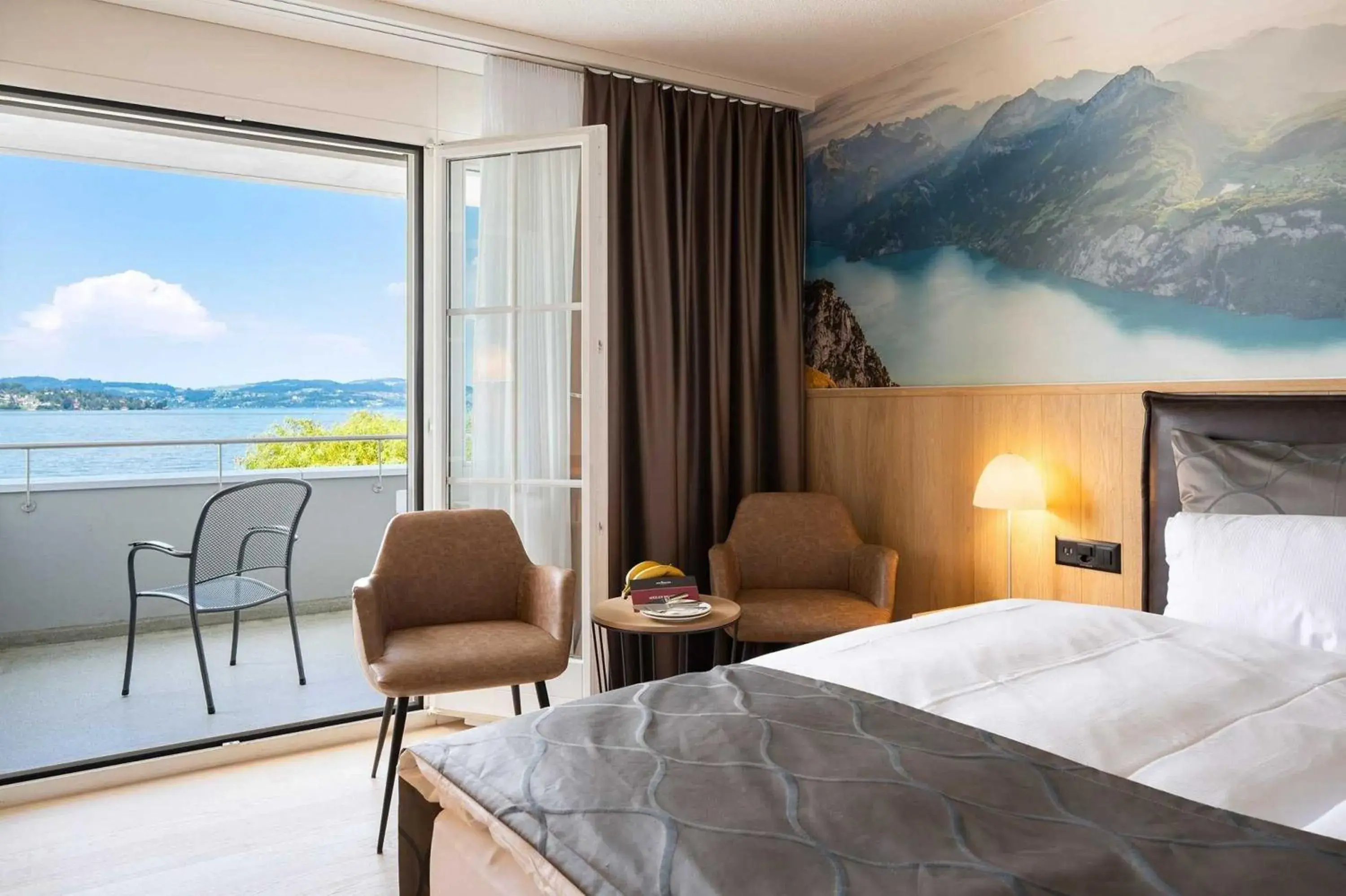 Double Room with Balcony and Lake View in Seehotel Winkelried Double Room with Balcony and Lake View in Seehotel Winkelried