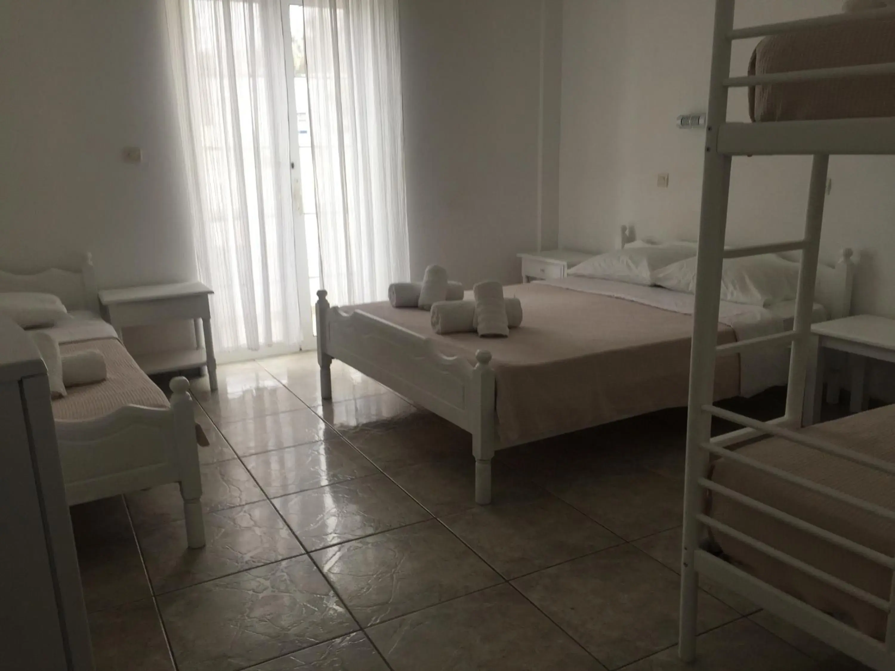 Large Room with Balcony in Armadoros Hotel / Ios Backpackers Large Room with Balcony in Armadoros Hotel / Ios Backpackers