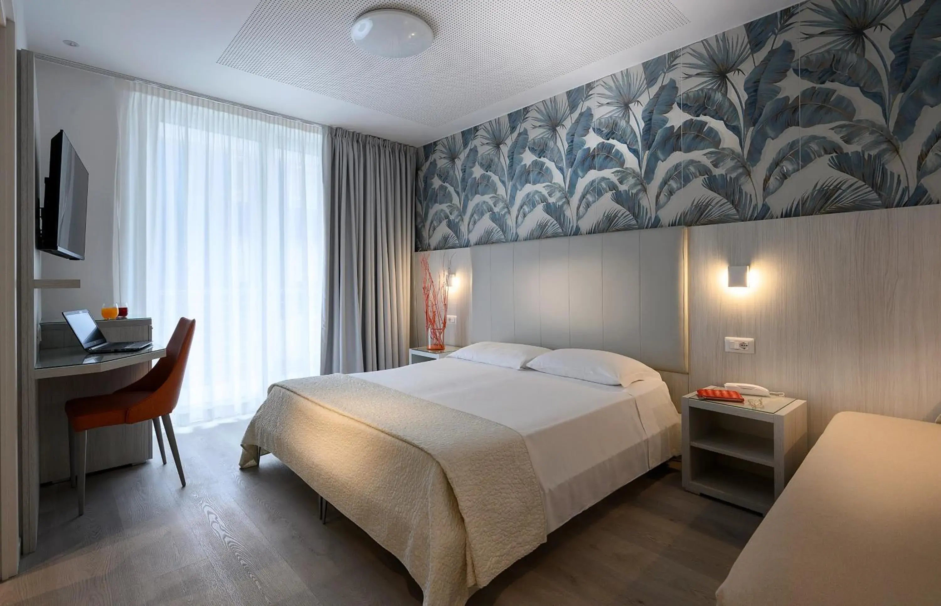 Luxury Triple Room in Grand Hotel Playa Luxury Triple Room in Grand Hotel Playa