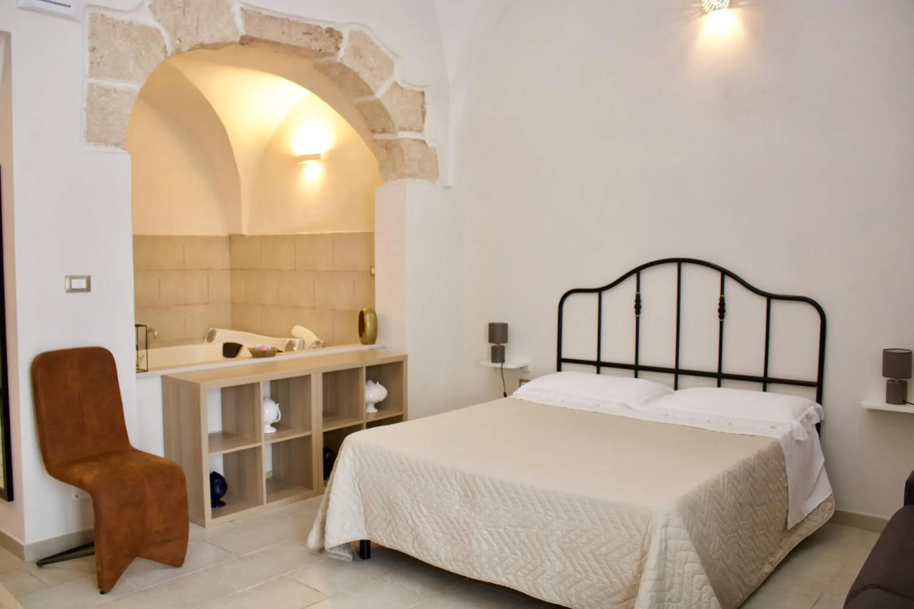 Deluxe Suite with Spa Bath in BED&BREAD Piazza 'Nzegna Deluxe Suite with Spa Bath in BED&BREAD Piazza 'Nzegna