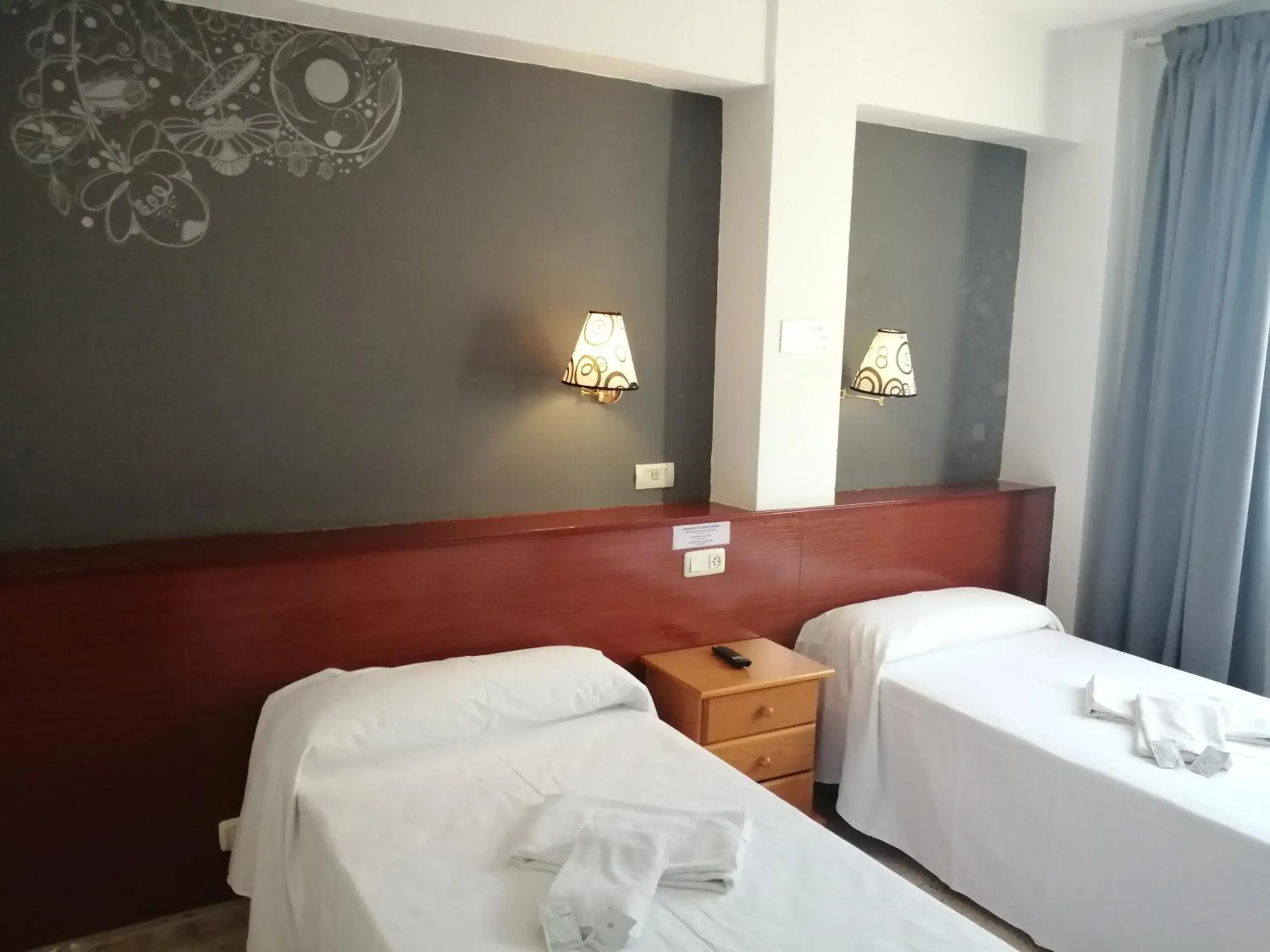 Twin Room in Hostal Jaime I Twin Room in Hostal Jaime I