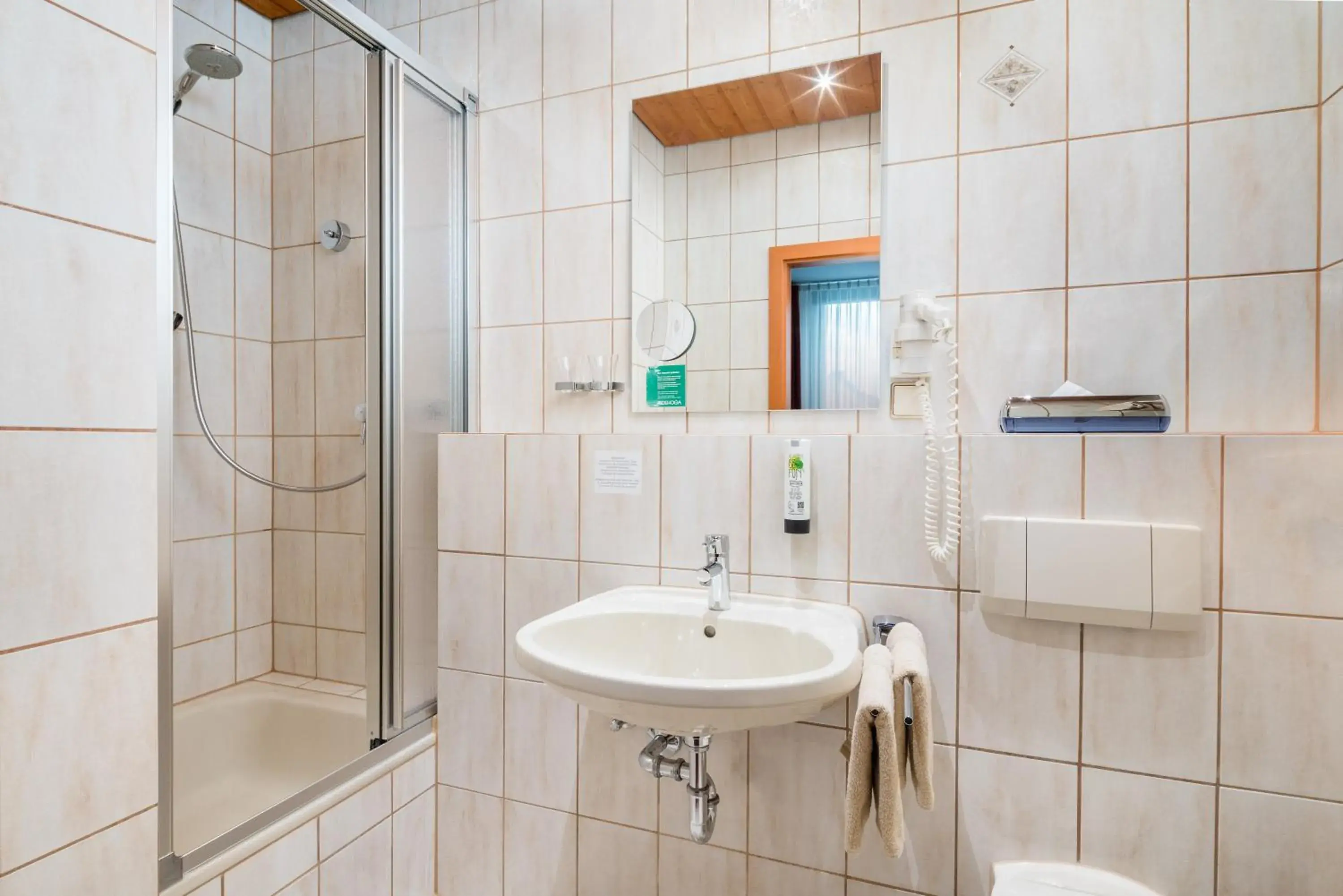 Large Comfort Double Room with River view, Balcony and Air conditioning - single occupancy in Hotel Straubs Schöne Aussicht Large Comfort Double Room with River view, Balcony and Air conditioning - single occupancy in Hotel Straubs Schöne Aussicht