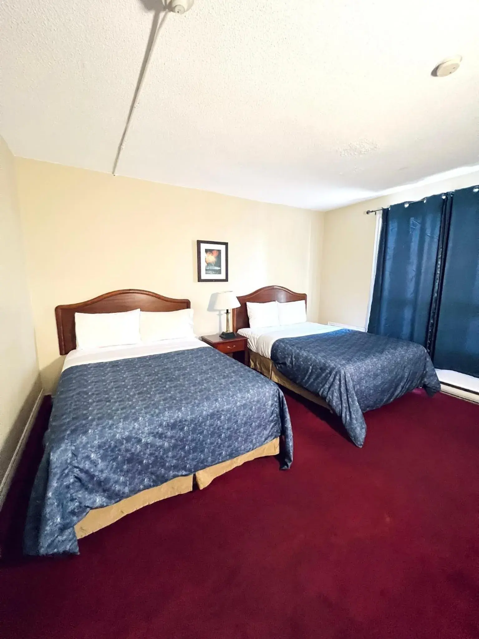 Standard Double Room with Two Double Beds in Fairway Inn by the Falls Standard Double Room with Two Double Beds in Fairway Inn by the Falls