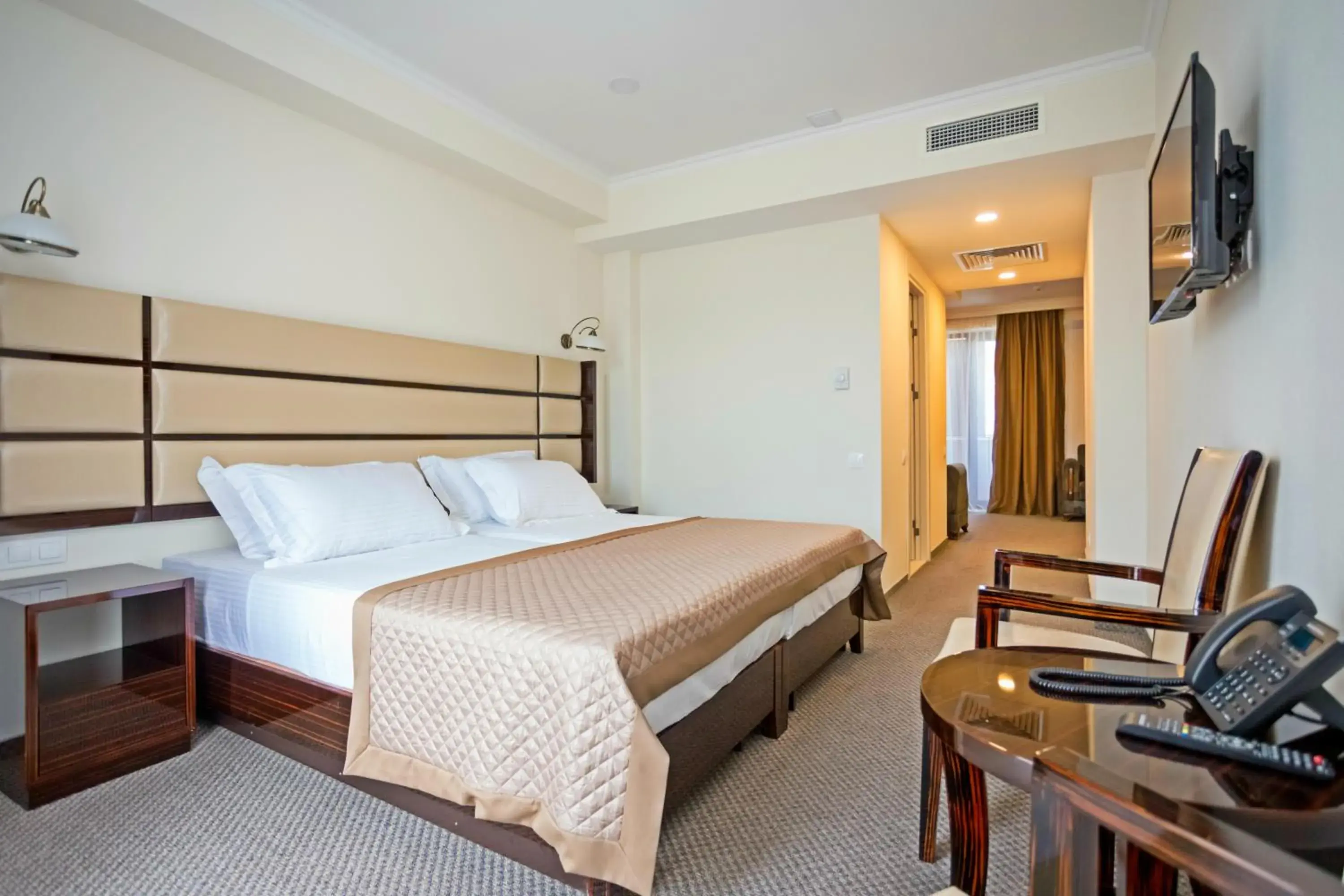 Suite with Mountain View - single occupancy in Hotel Genio Suite with Mountain View - single occupancy in Hotel Genio