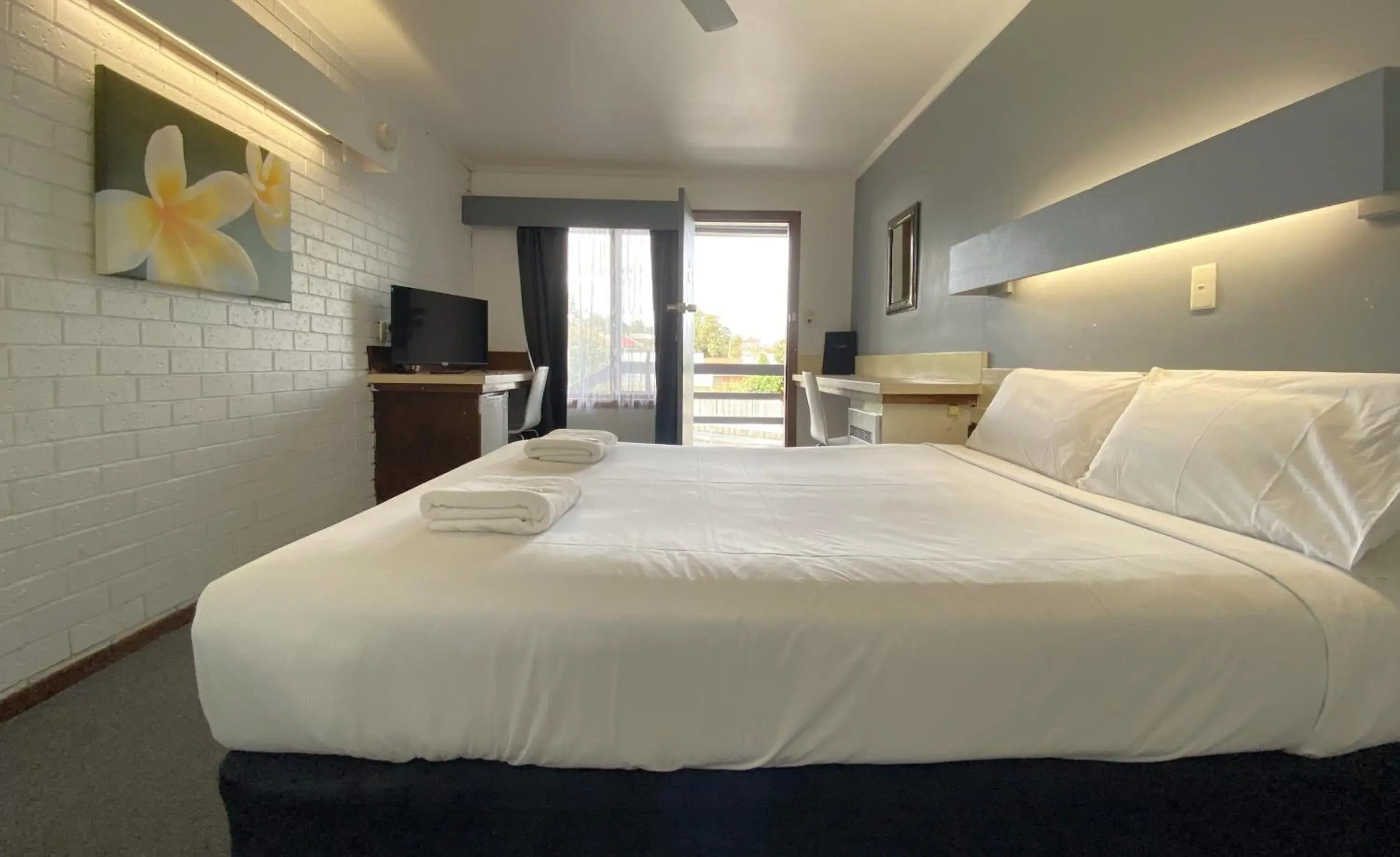 Budget Double Room in Mahogany Motel Warrnambool Budget Double Room in Mahogany Motel Warrnambool