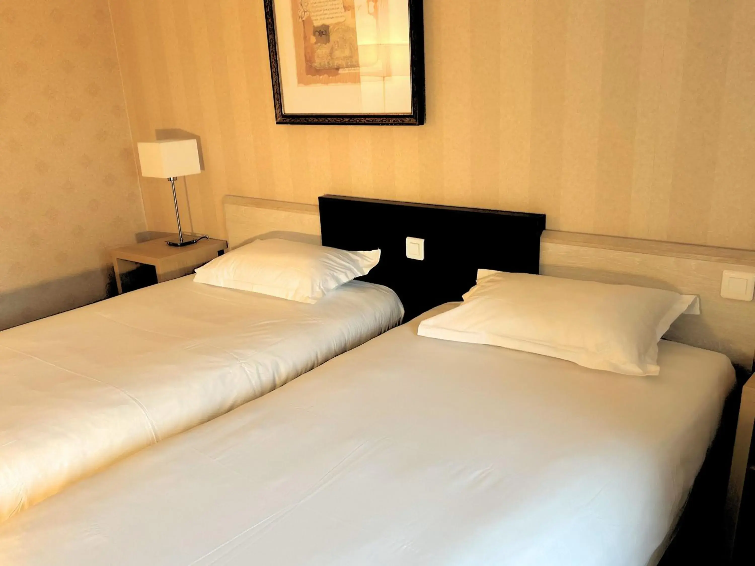 Twin Room in Hotel Inn Paris CDG Airport Twin Room in Hotel Inn Paris CDG Airport