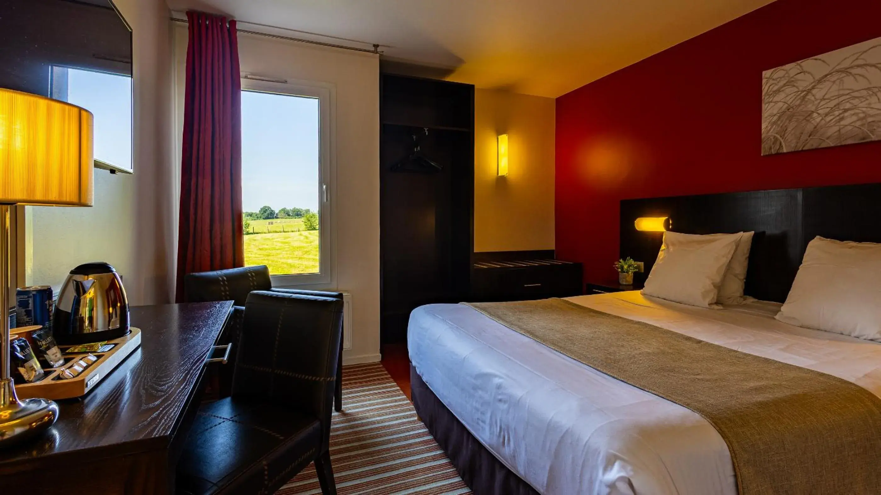 Double Room - Disability Access in Logis Hostellerie D'Aussois Double Room - Disability Access in Logis Hostellerie D'Aussois