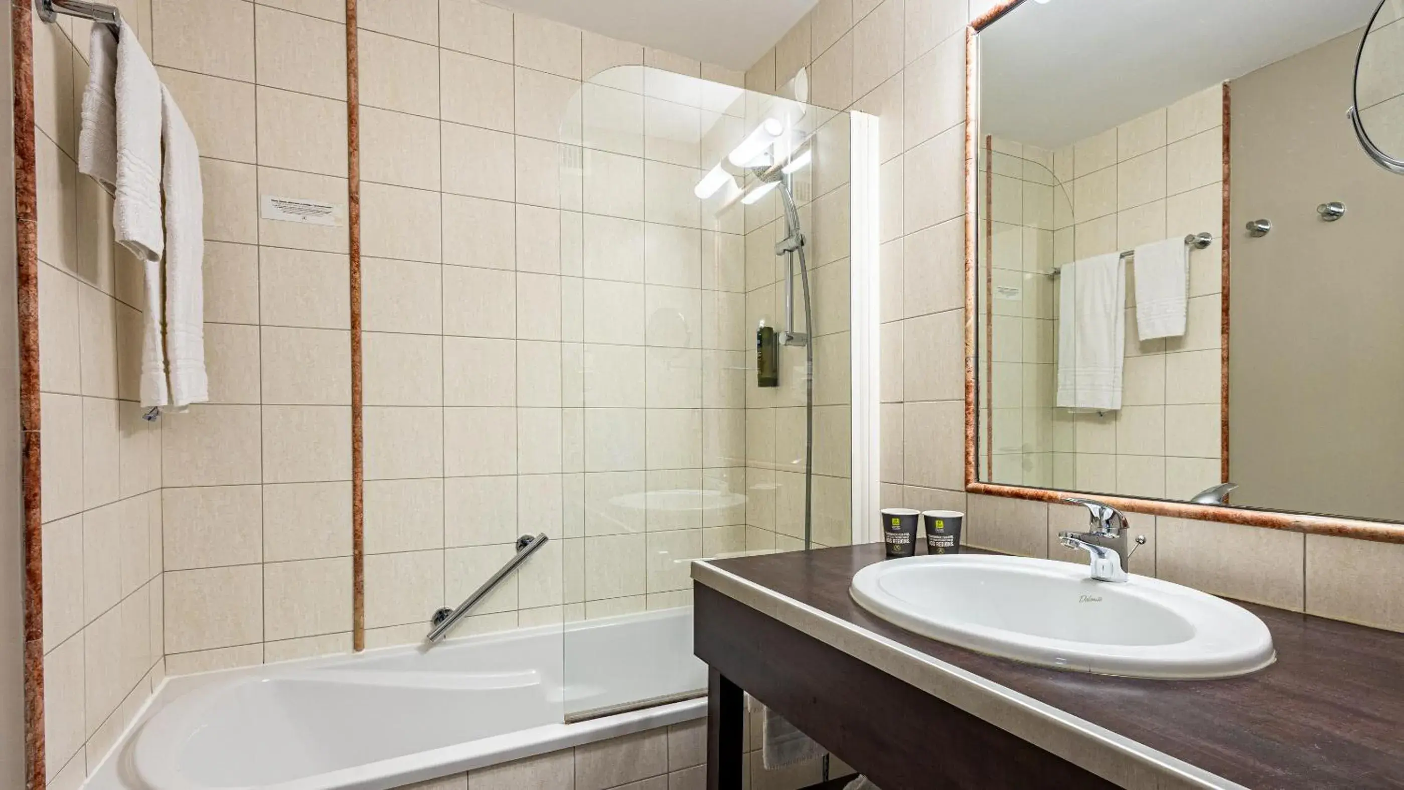 Twin Room in Logis Hostellerie D'Aussois Twin Room in Logis Hostellerie D'Aussois