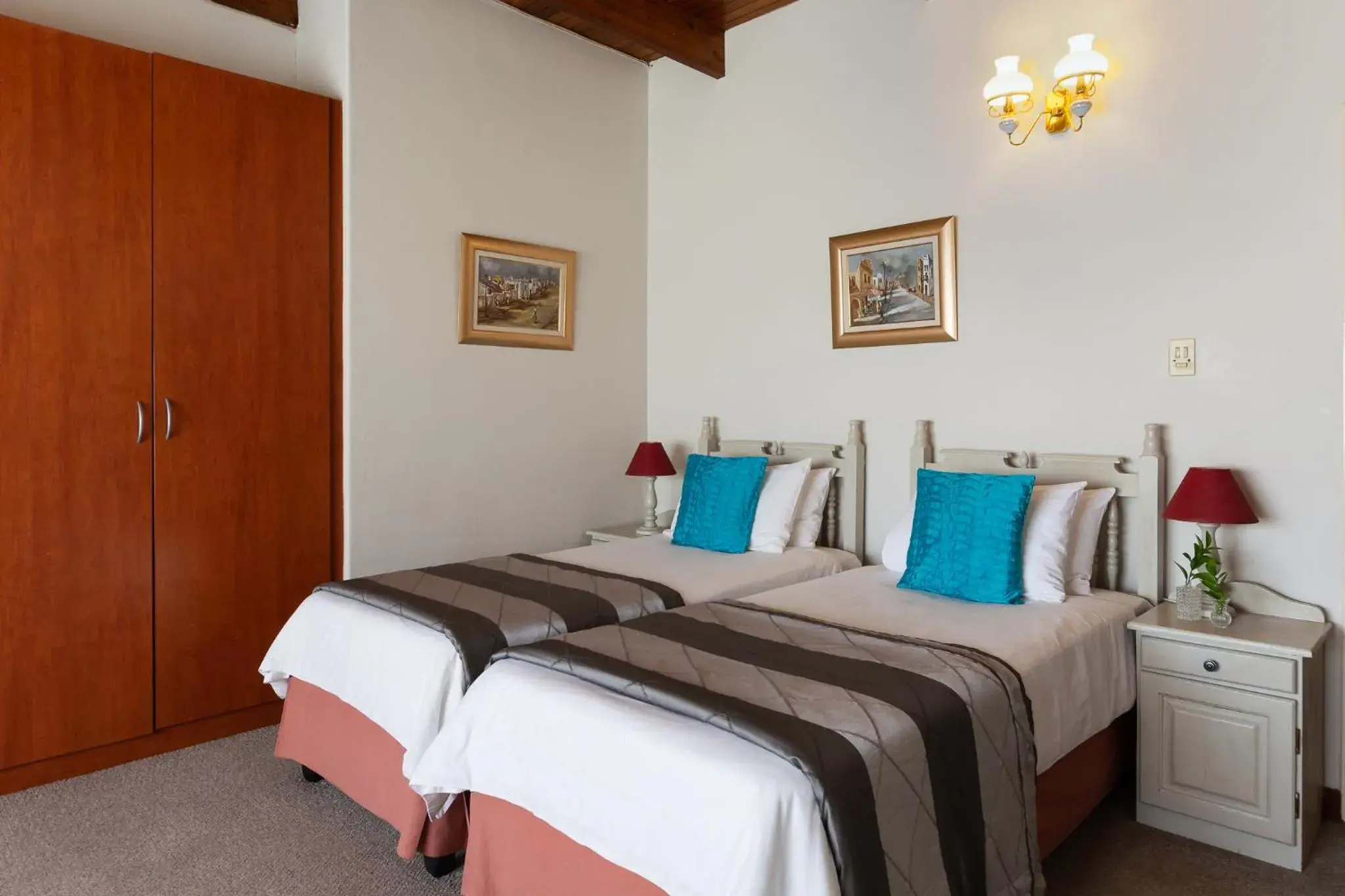 Deluxe Double Room with Bath in Aberfeldy Bed & Breakfast Deluxe Double Room with Bath in Aberfeldy Bed & Breakfast