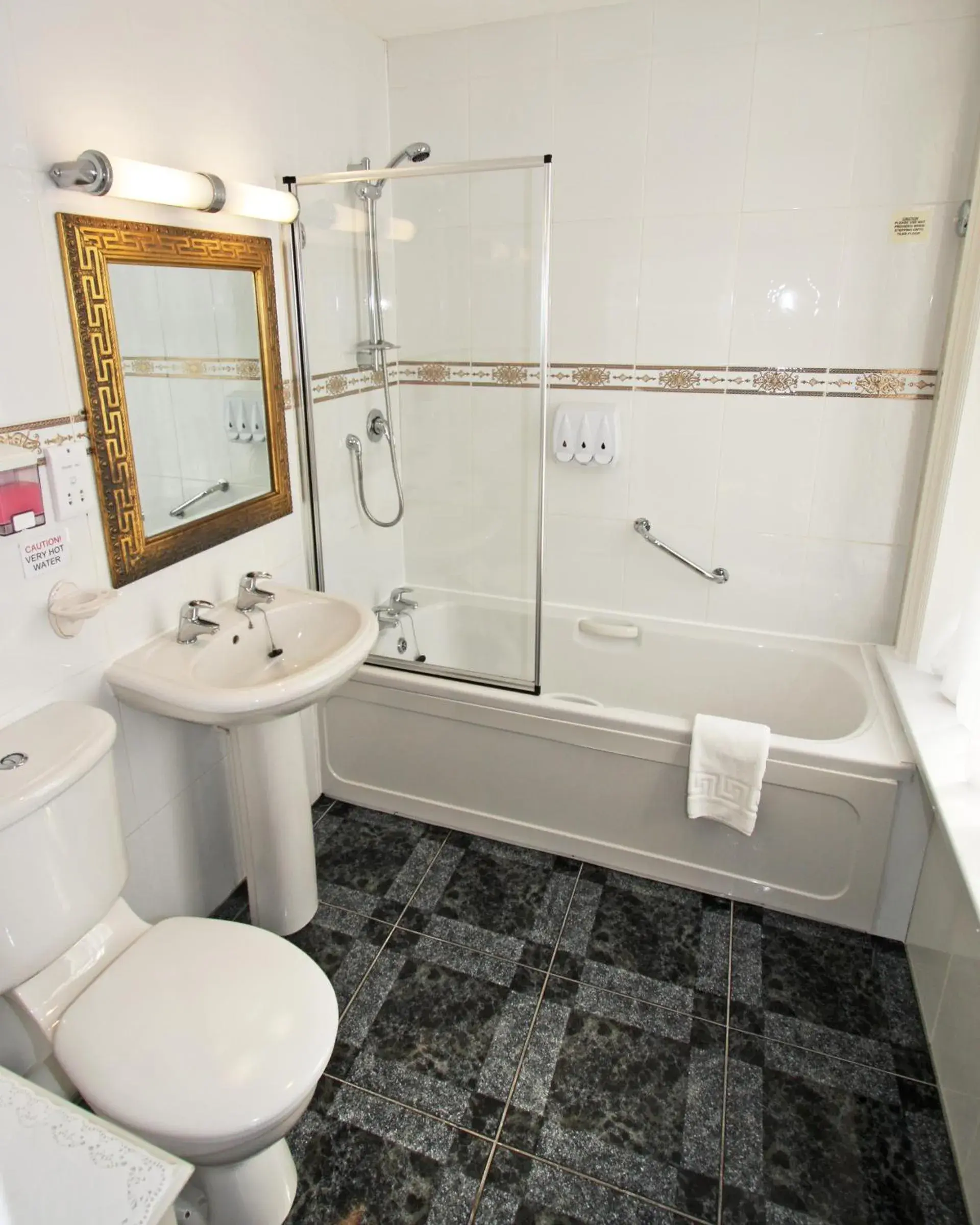 Classic Double Room in Bedford Hotel Classic Double Room in Bedford Hotel