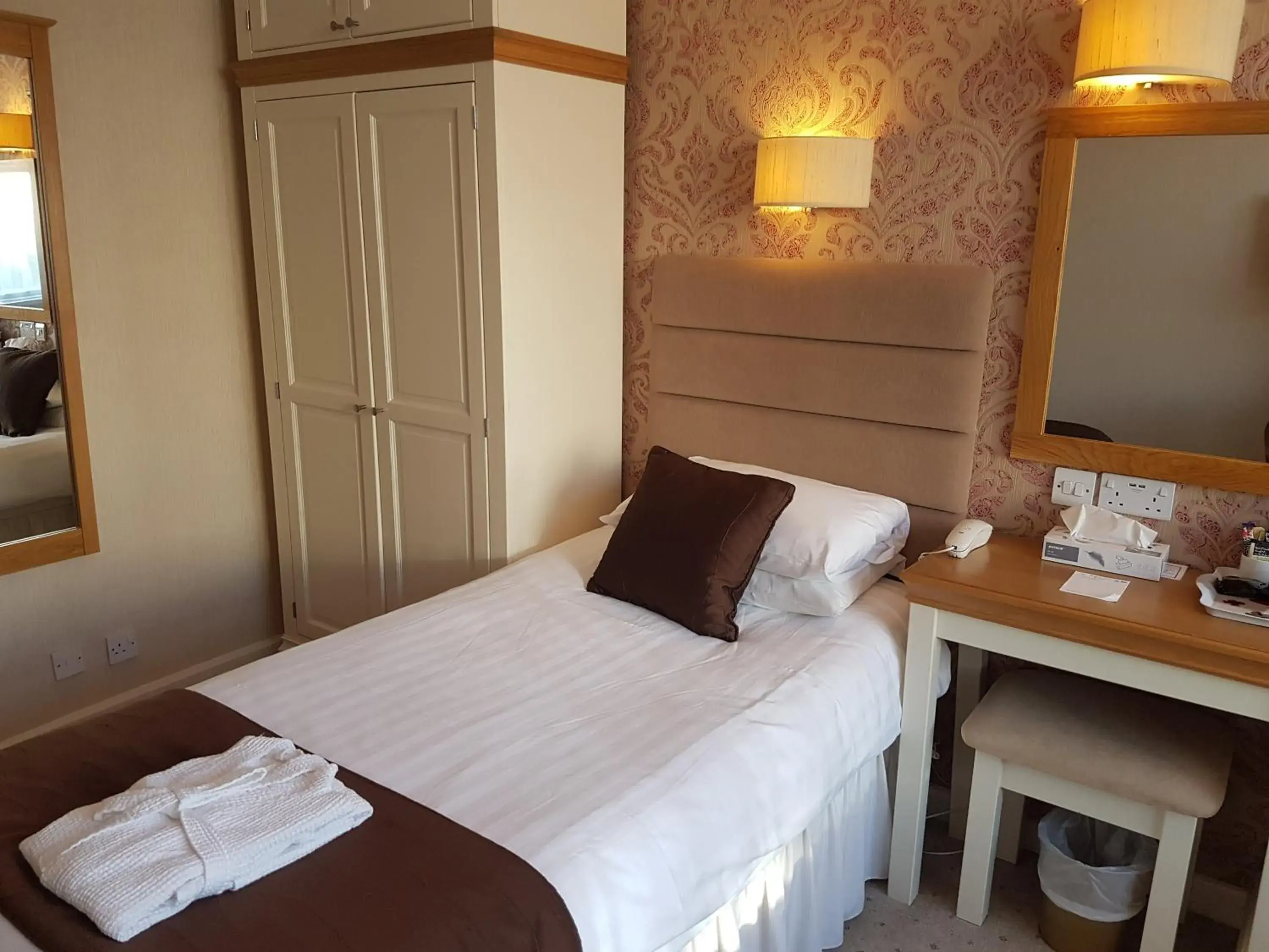 Classic Single Room in Bedford Hotel Classic Single Room in Bedford Hotel