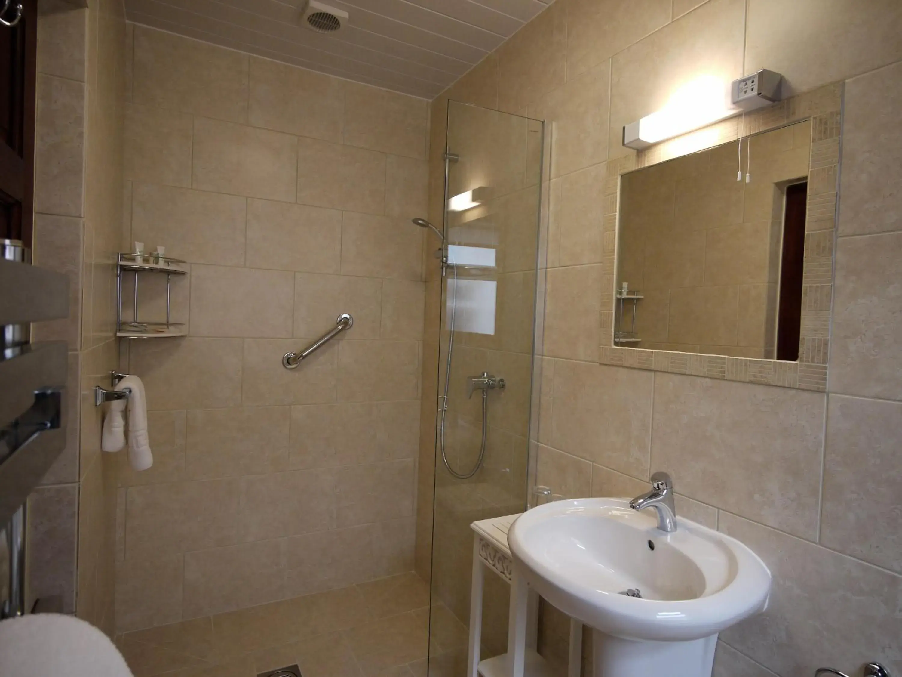 Classic Twin Room in Bedford Hotel Classic Twin Room in Bedford Hotel