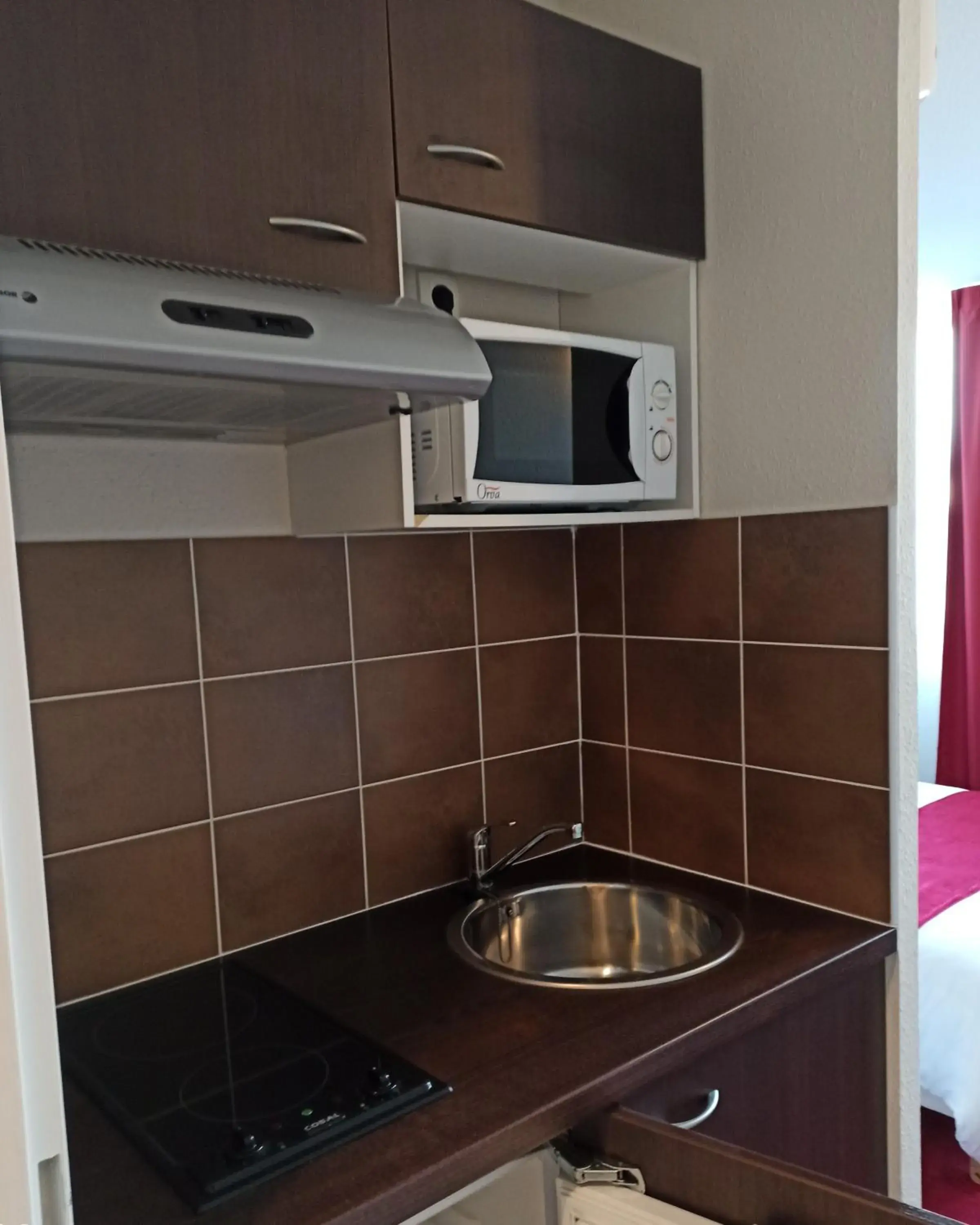 Single Room in Résidence Hôtelière des Ondes Single Room in Résidence Hôtelière des Ondes