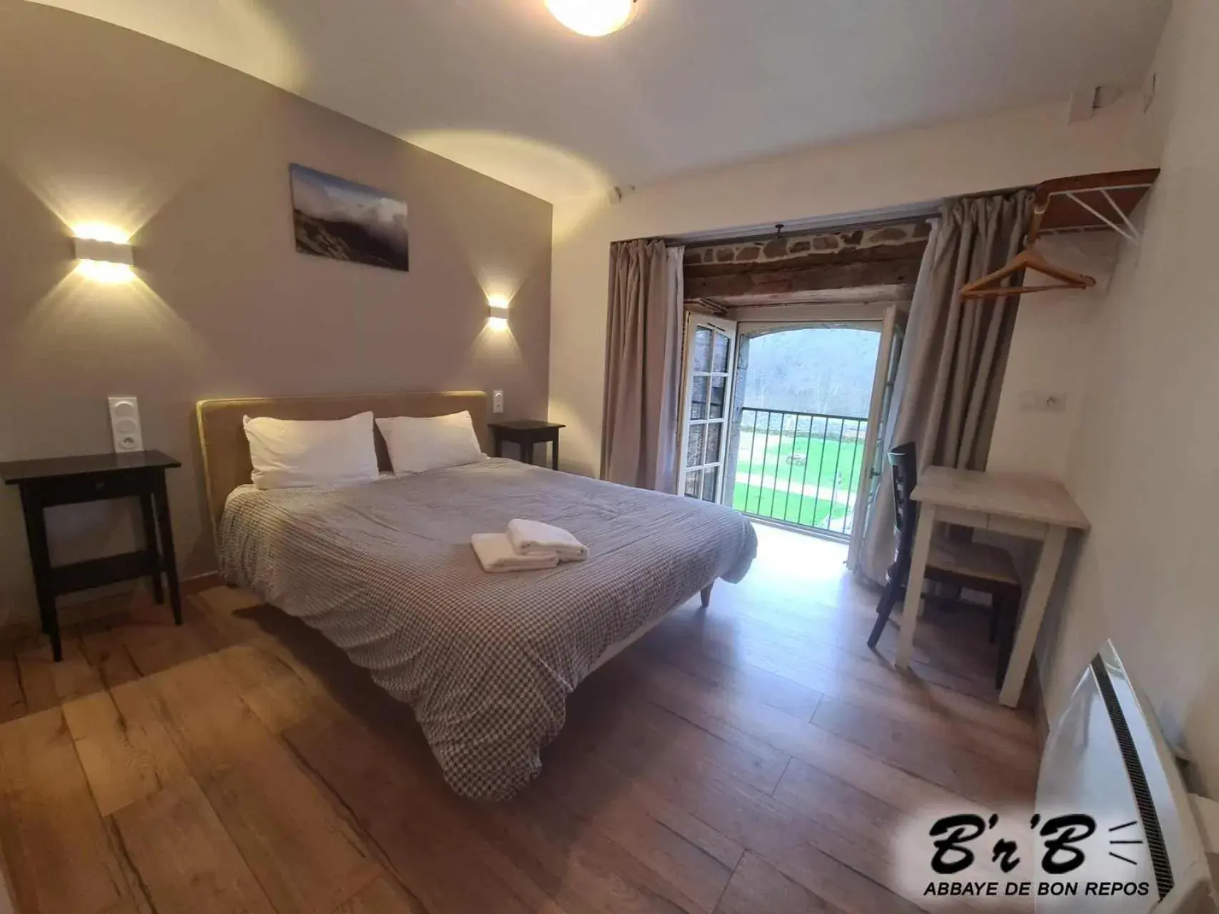 Deluxe King Room - single occupancy in Brb Deluxe King Room - single occupancy in Brb