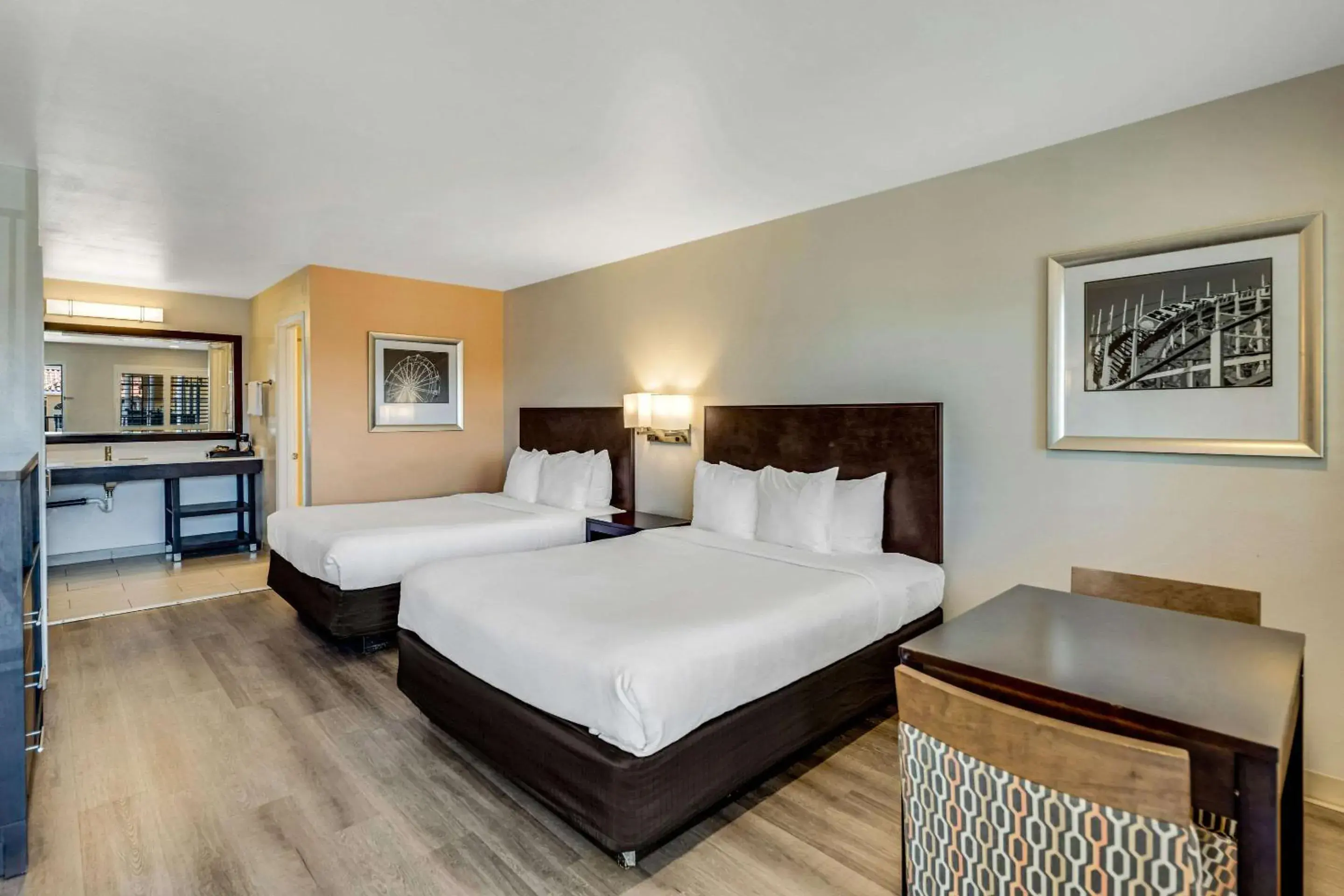 Standard Queen Room with Two Queen Beds in Comfort Inn Beach Boardwalk Standard Queen Room with Two Queen Beds in Comfort Inn Beach Boardwalk