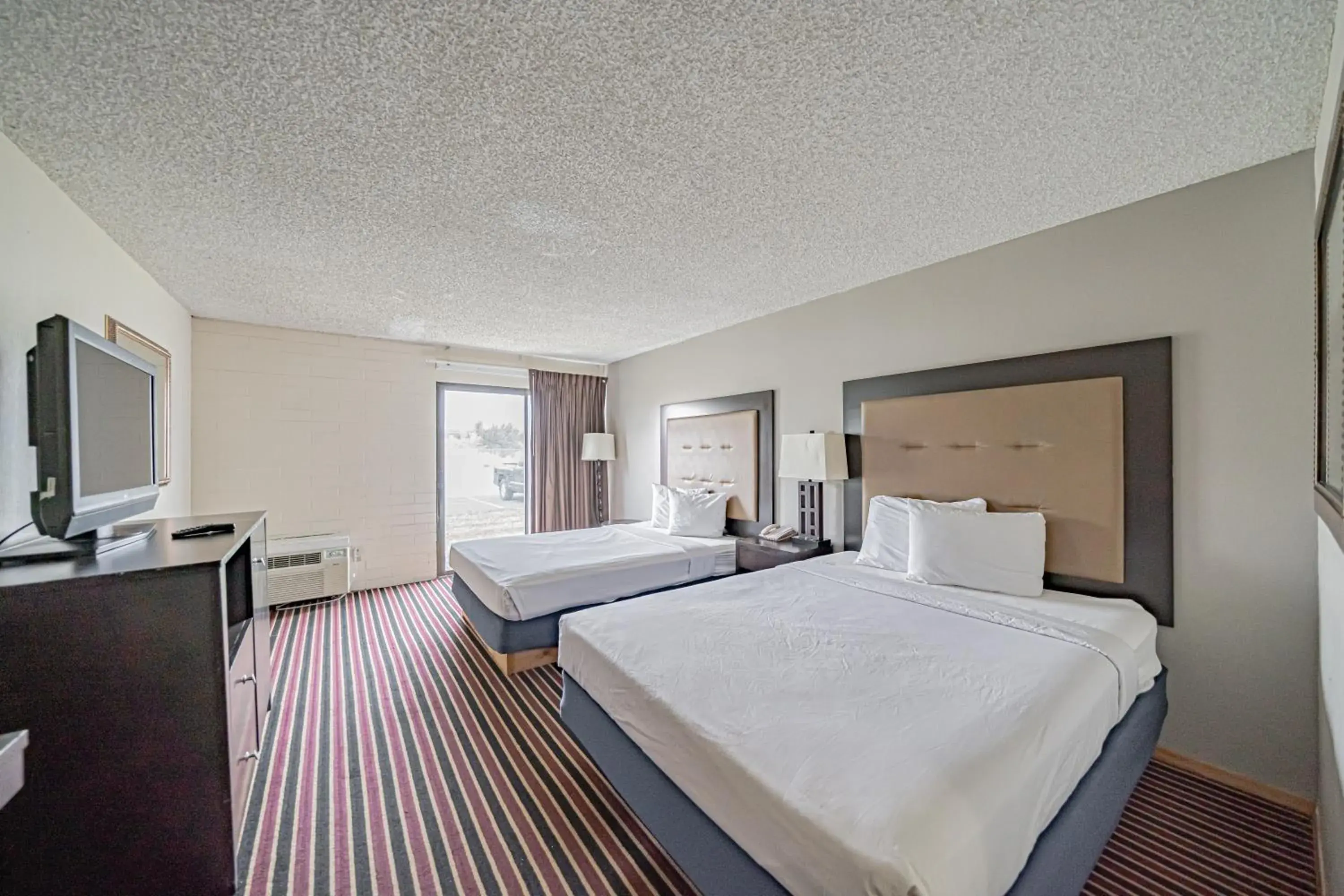 Queen Room - Disability Access - Roll in Shower in Motel 6 Pocatello ID Queen Room - Disability Access - Roll in Shower in Motel 6 Pocatello ID