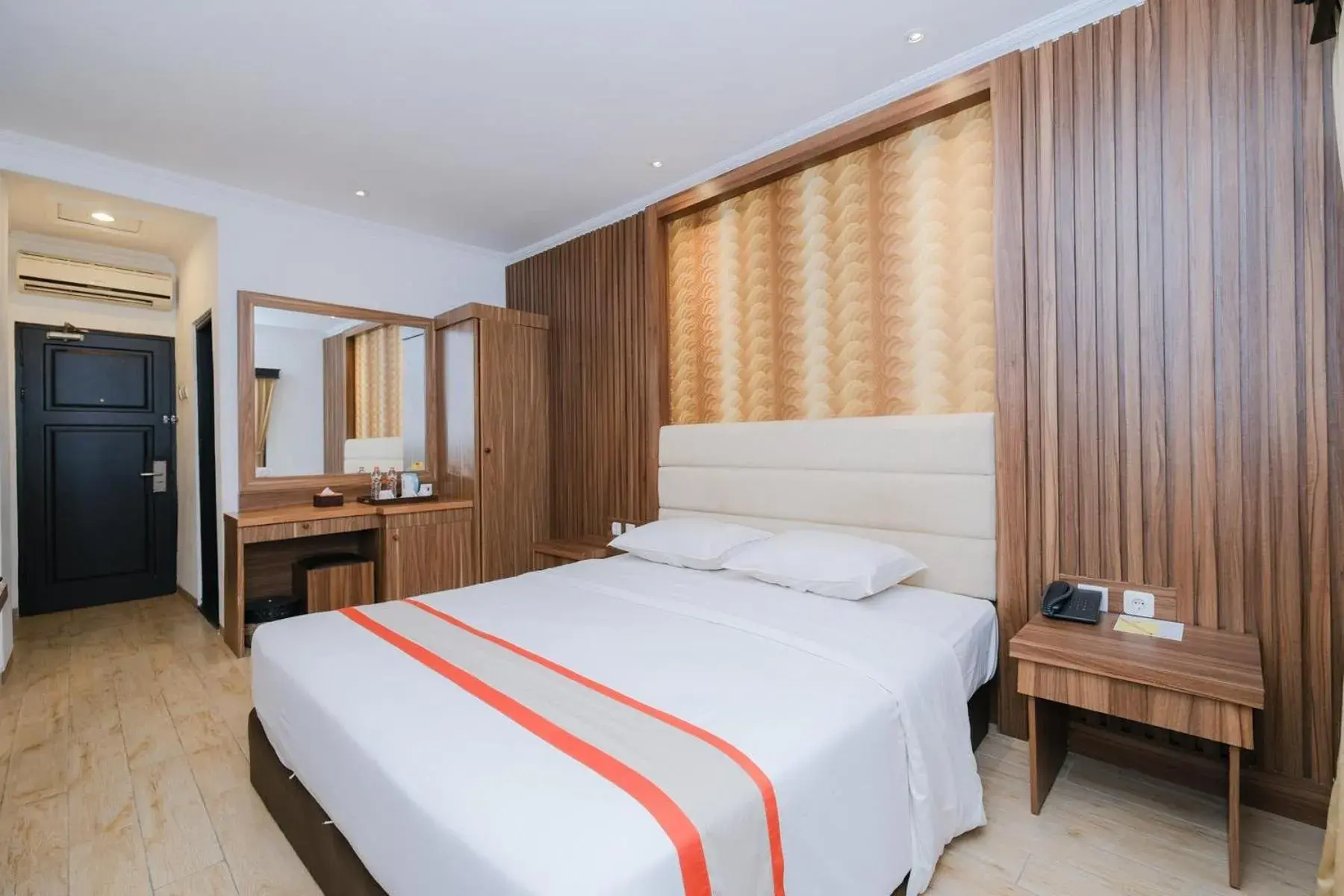 Superior King Room in The Grand Palace Hotel Yogyakarta Superior King Room in The Grand Palace Hotel Yogyakarta