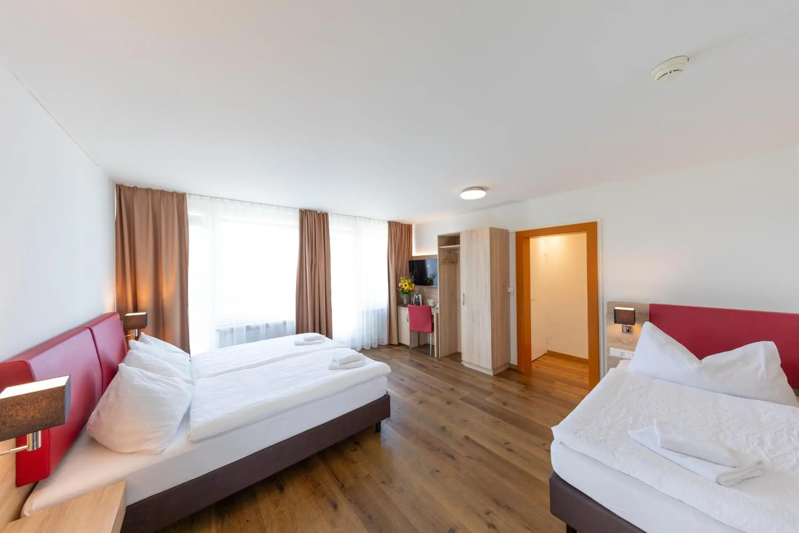 Classic Triple Room with Balcony in Hotel Alexander Classic Triple Room with Balcony in Hotel Alexander