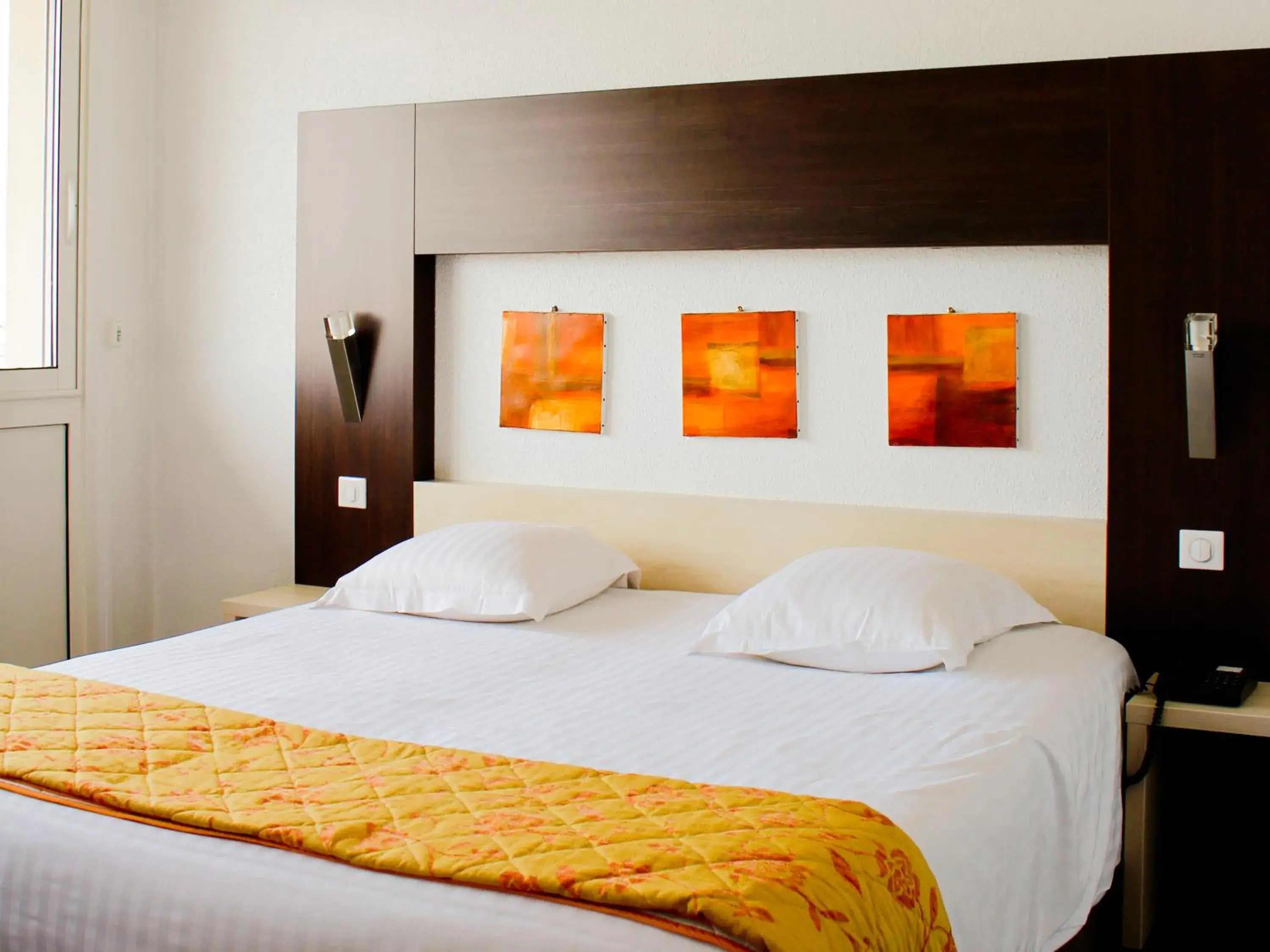 Classic Double Room with Sea View in Hôtel Windsor Contact Hôtel Classic Double Room with Sea View in Hôtel Windsor Contact Hôtel