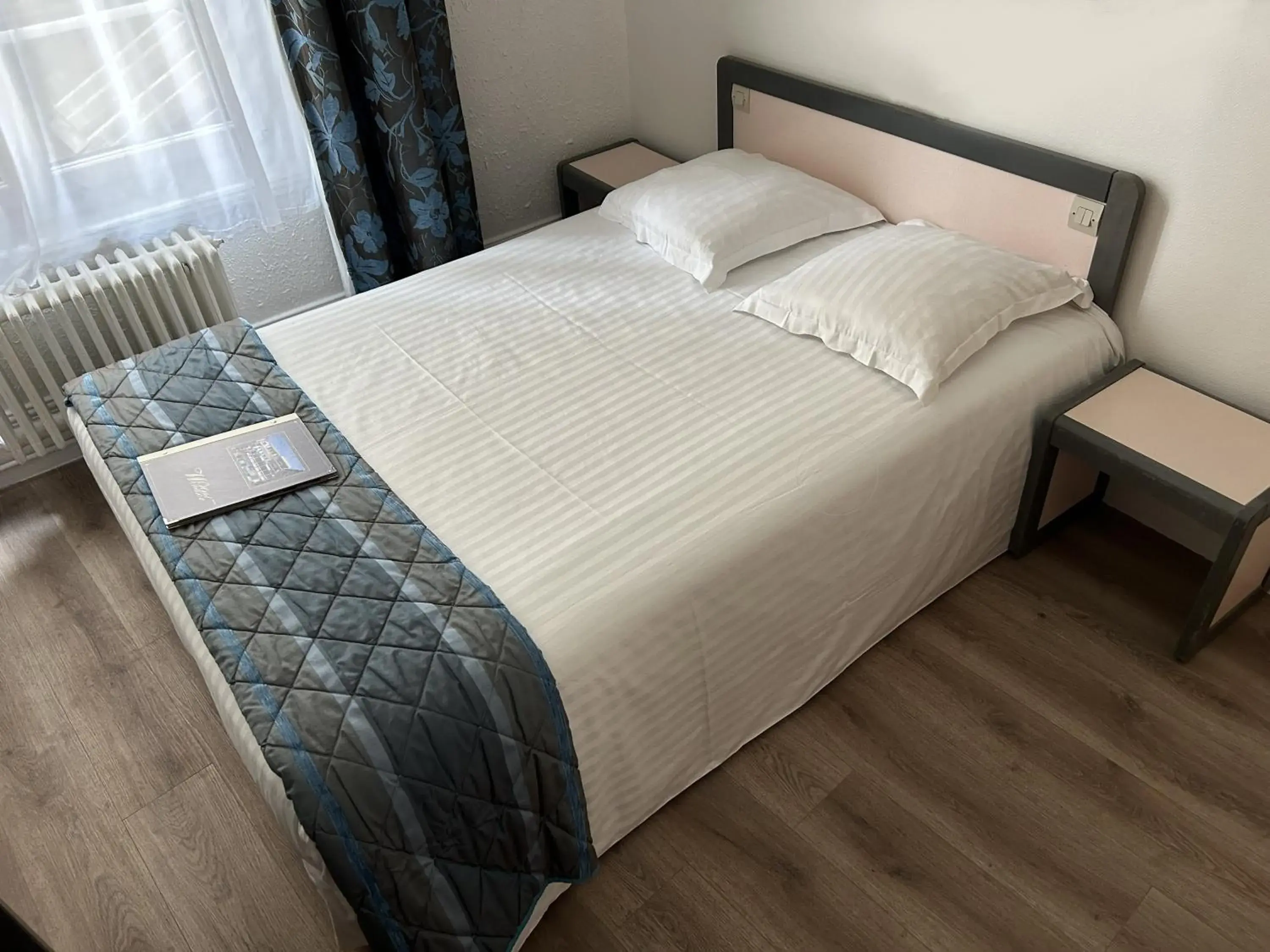 Standard Single Room in Hôtel Windsor Contact Hôtel Standard Single Room in Hôtel Windsor Contact Hôtel