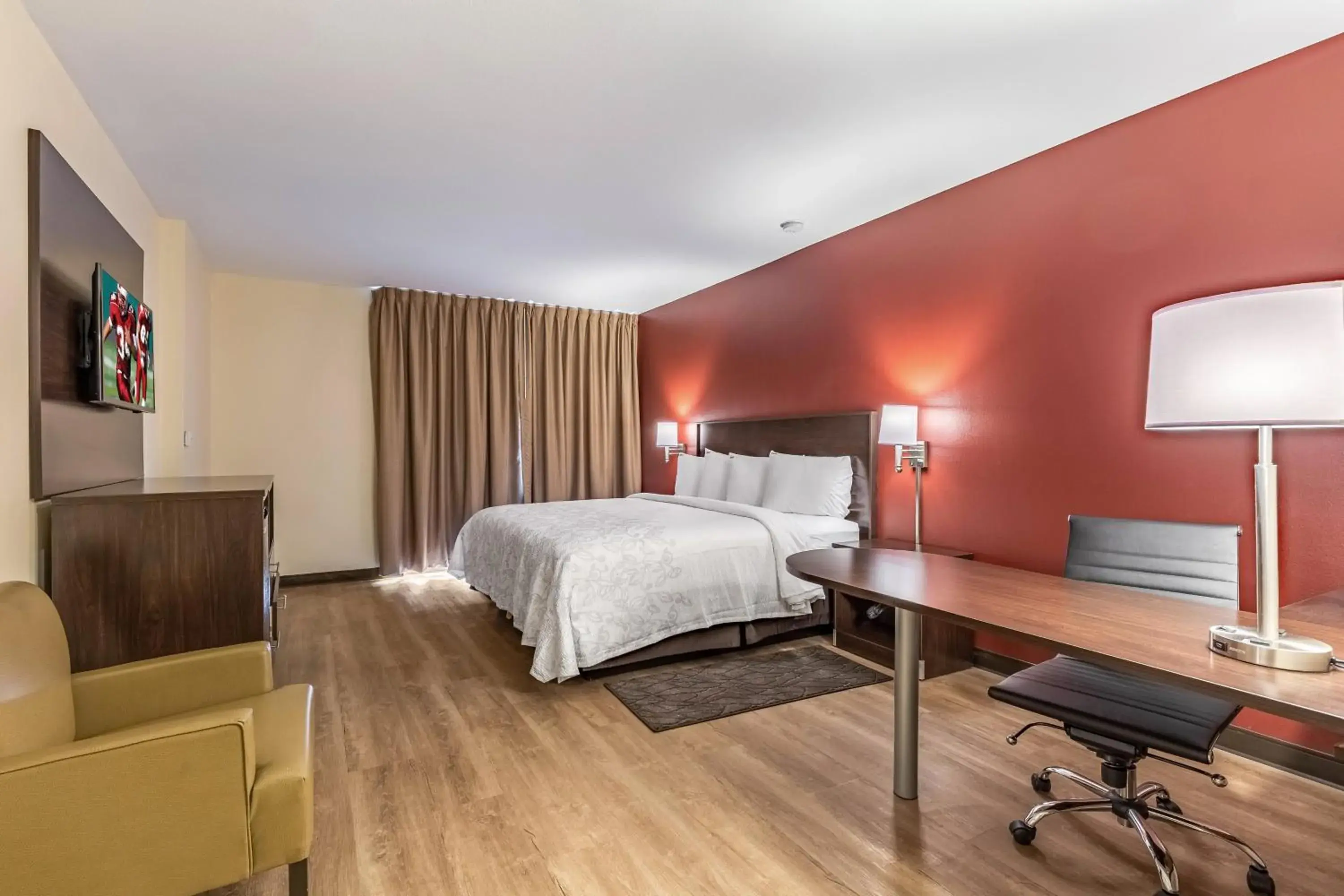 Superior King Room Smoke Free in Red Roof Inn PLUS & Suites Houston - IAH Airport SW Superior King Room Smoke Free in Red Roof Inn PLUS & Suites Houston - IAH Airport SW