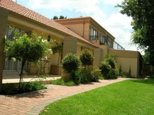 Elizabeth Lodge Elizabeth Lodge