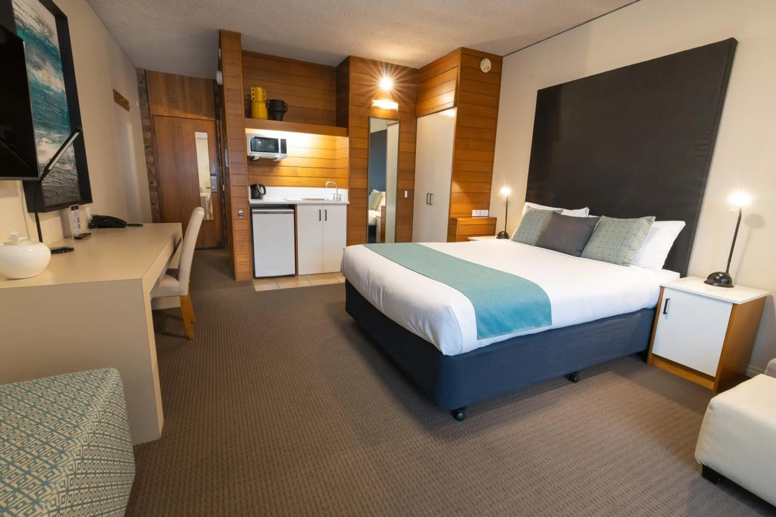 Two-Bedroom Suite in Sovereign Park Motor Inn Two-Bedroom Suite in Sovereign Park Motor Inn