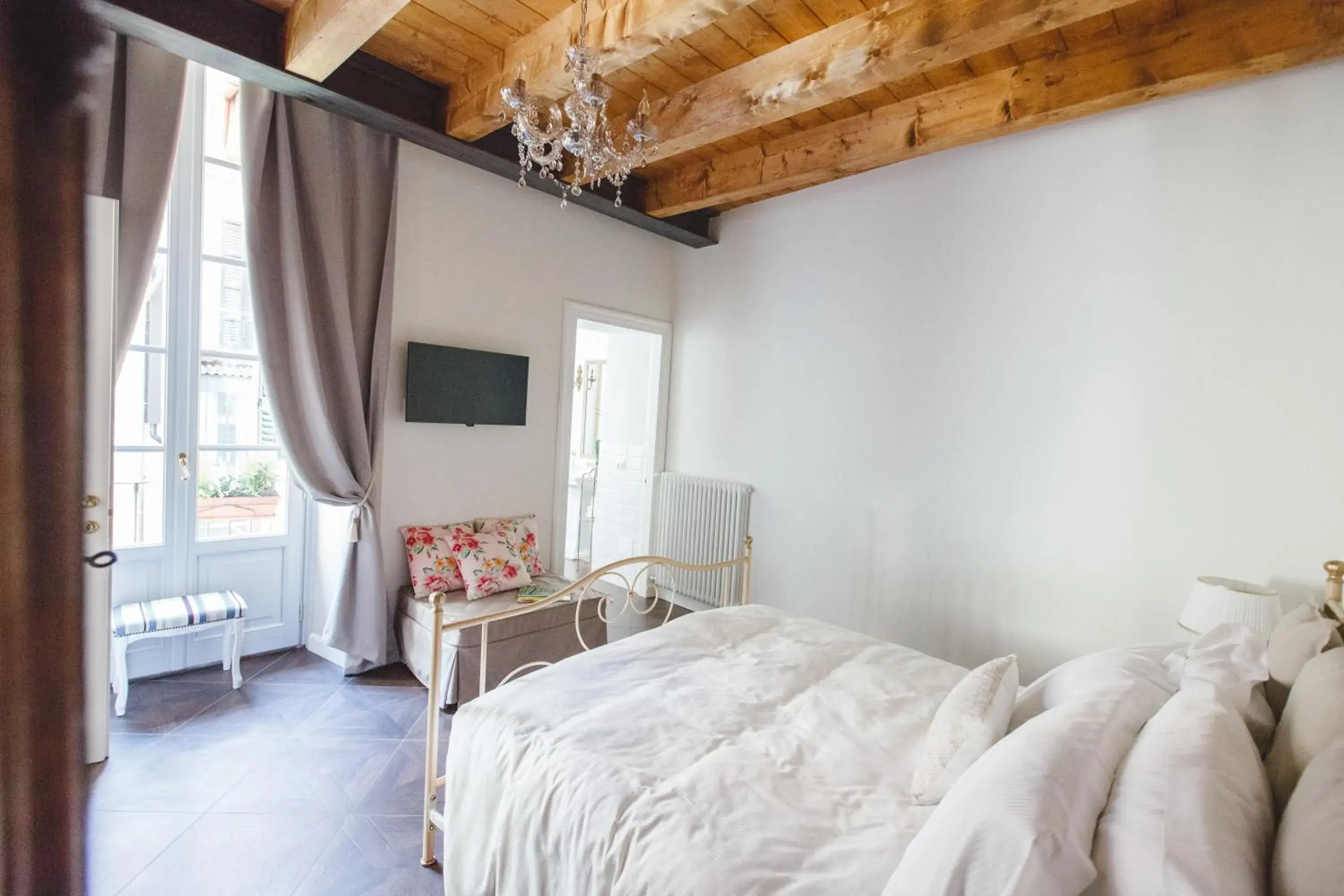 Deluxe Apartment in Alessia's Place Deluxe Apartment in Alessia's Place