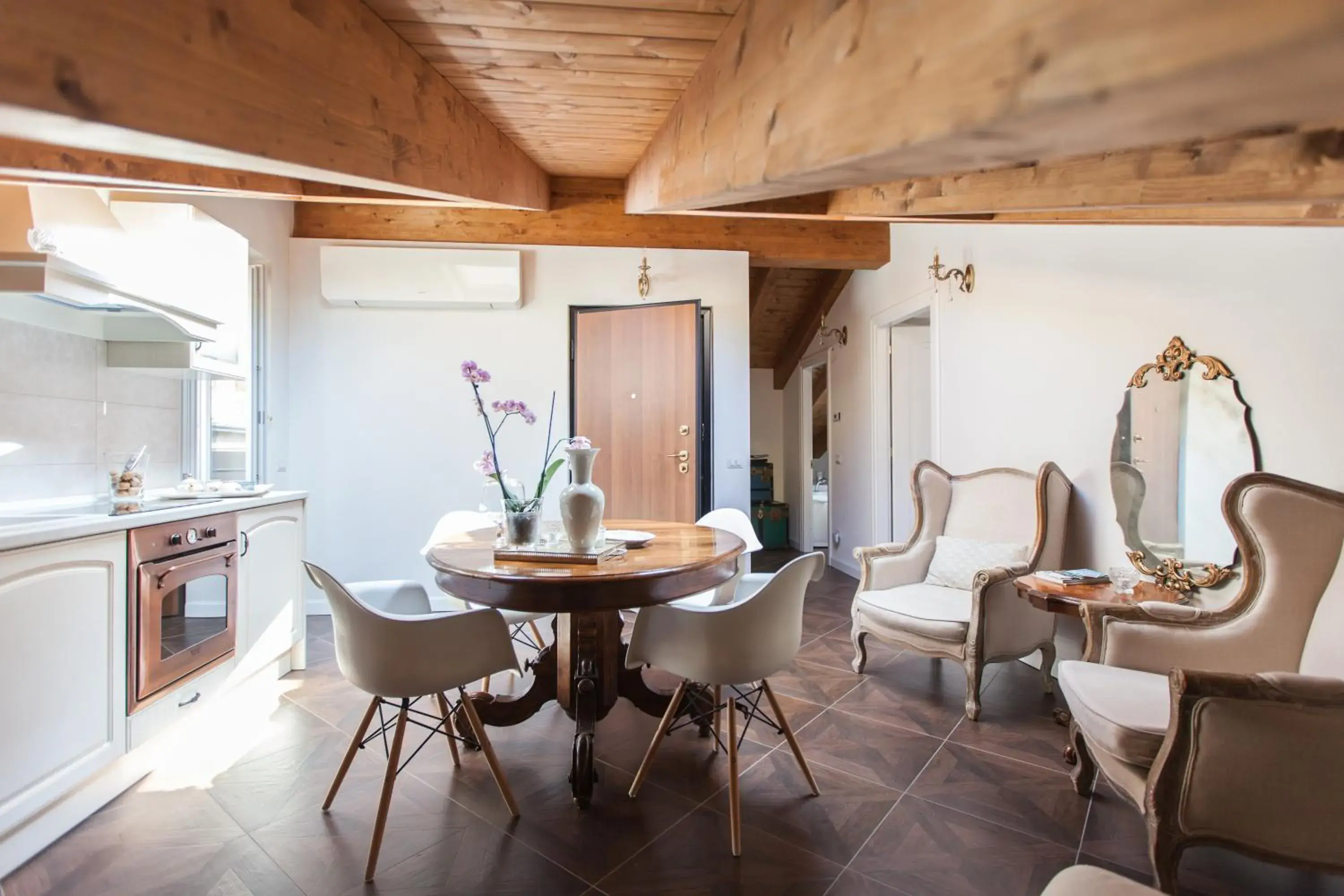 Penthouse Apartment in Alessia's Place Penthouse Apartment in Alessia's Place