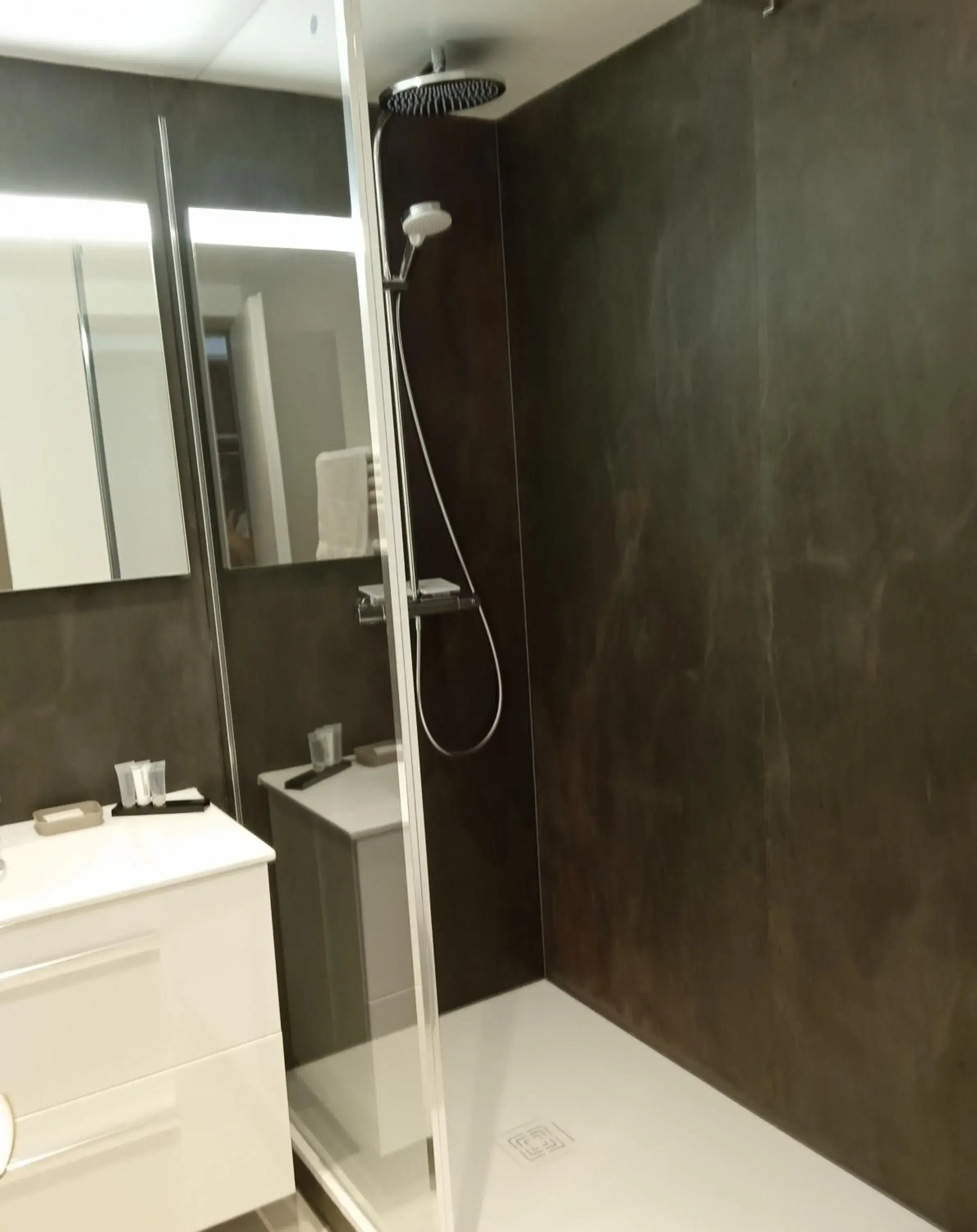 Comfort Triple Room in Hôtel Le Gois Comfort Triple Room in Hôtel Le Gois