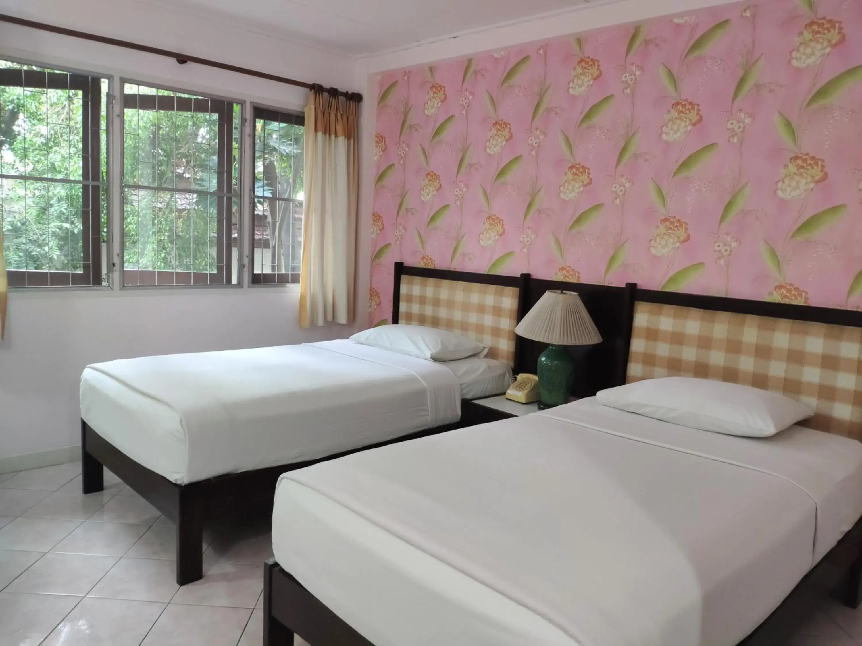 Budget Twin Room in Changpuak Hotel Budget Twin Room in Changpuak Hotel