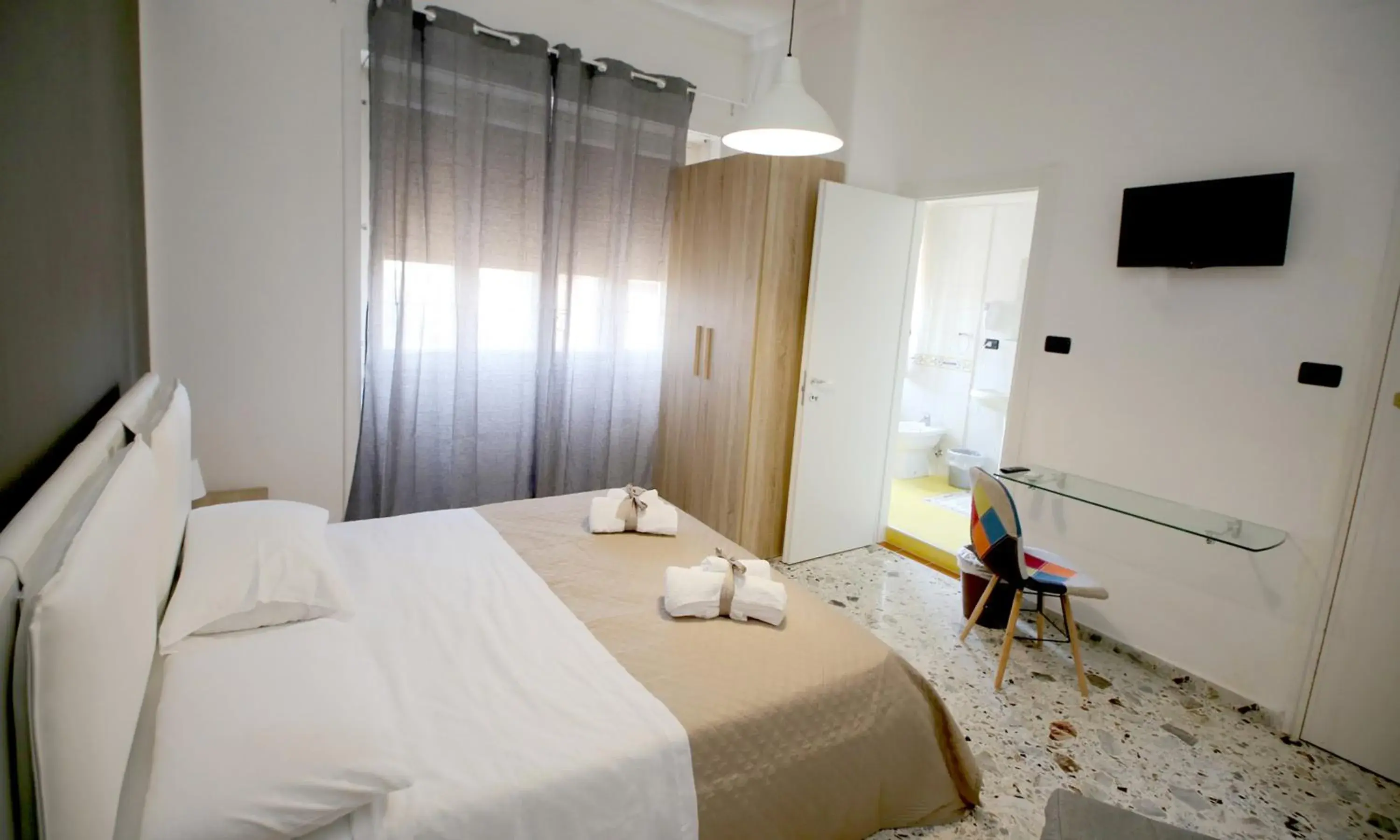 Comfort Triple Room in B&B Salernow2 Comfort Triple Room in B&B Salernow2