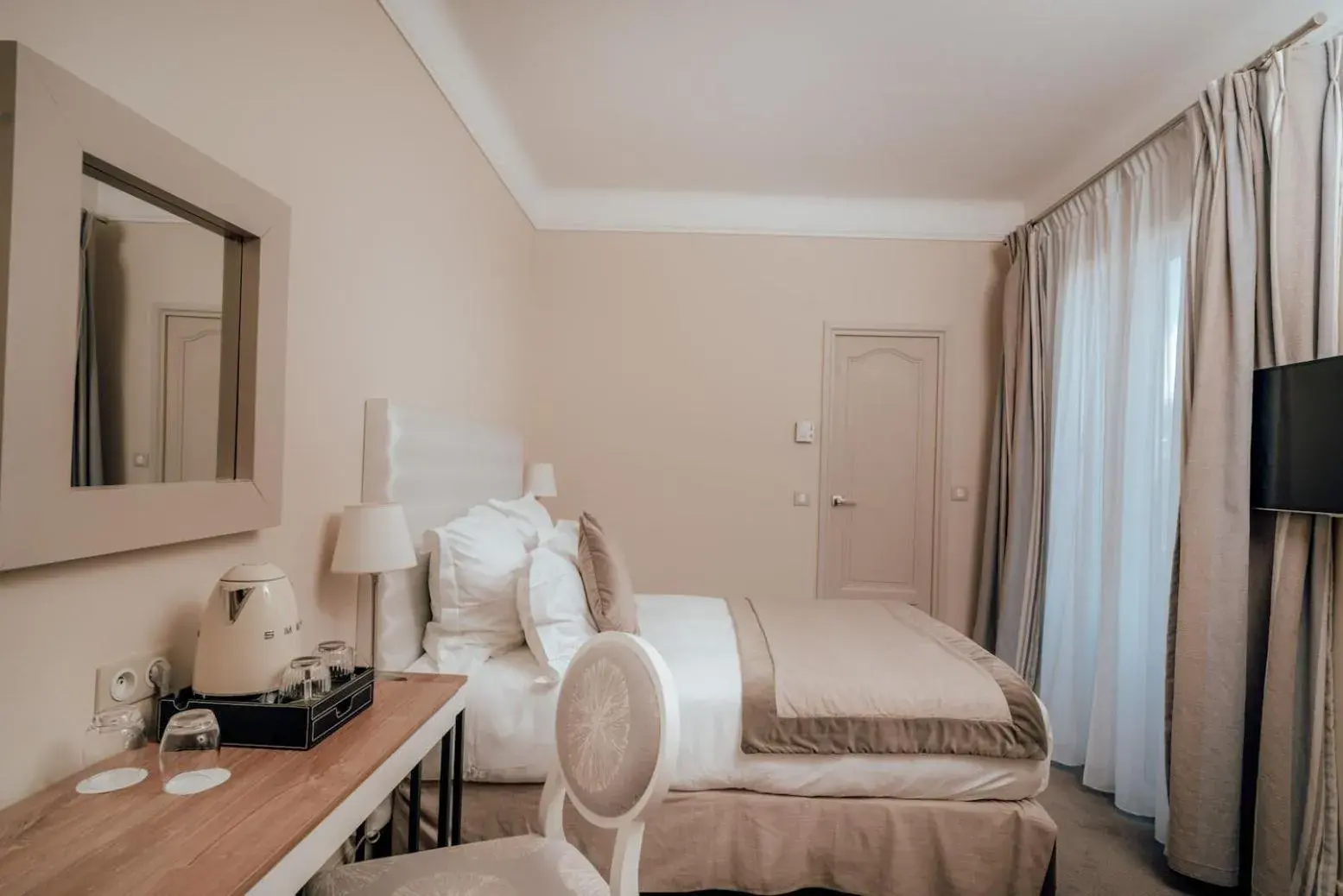 Classic Double Room in Ermitage de l'Oasis & Spa - Cannes Mandelieu Classic Double Room in Ermitage de l'Oasis & Spa - Cannes Mandelieu