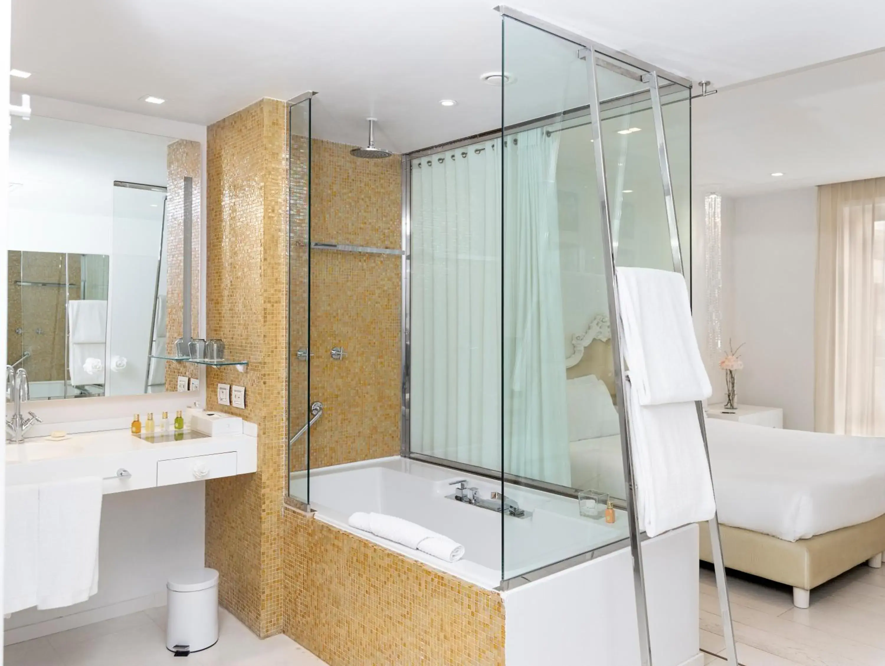 Deluxe Double or Twin Room - Free Spa Access in Boscolo Nice Hotel & Spa Deluxe Double or Twin Room - Free Spa Access in Boscolo Nice Hotel & Spa