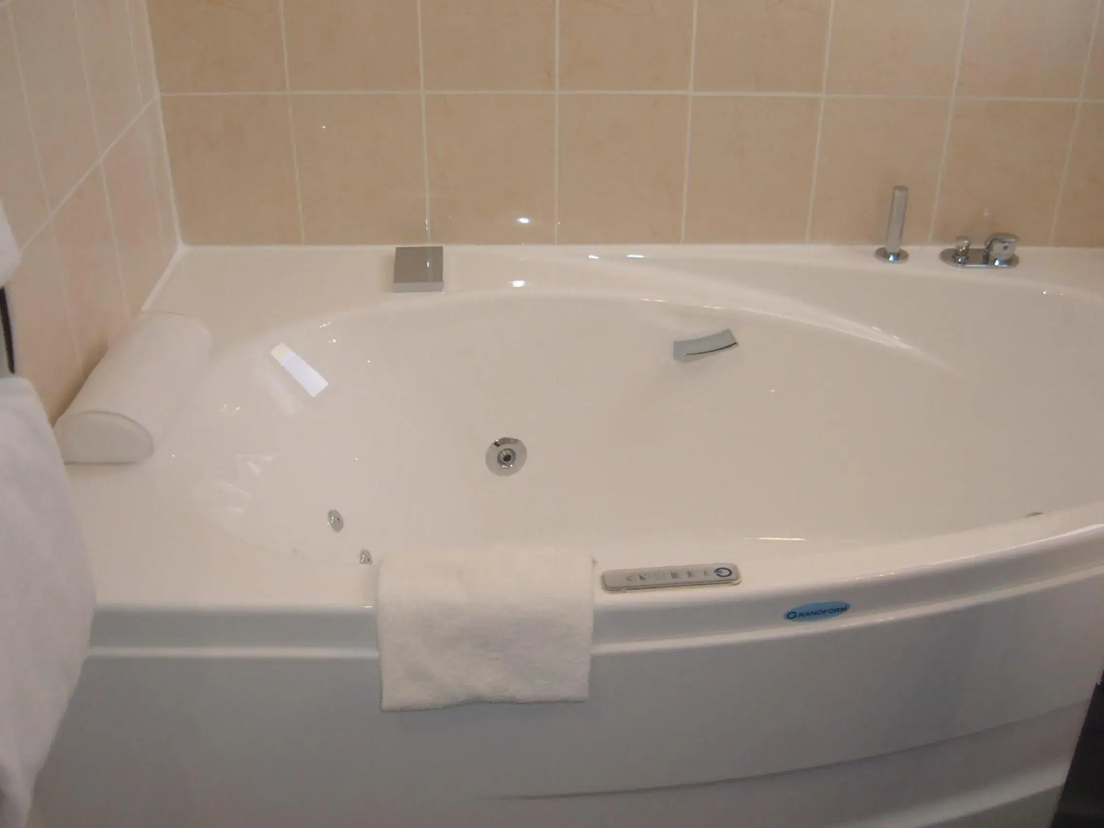 Double Room with Terrace and Spa Bath in Le Parasol Double Room with Terrace and Spa Bath in Le Parasol