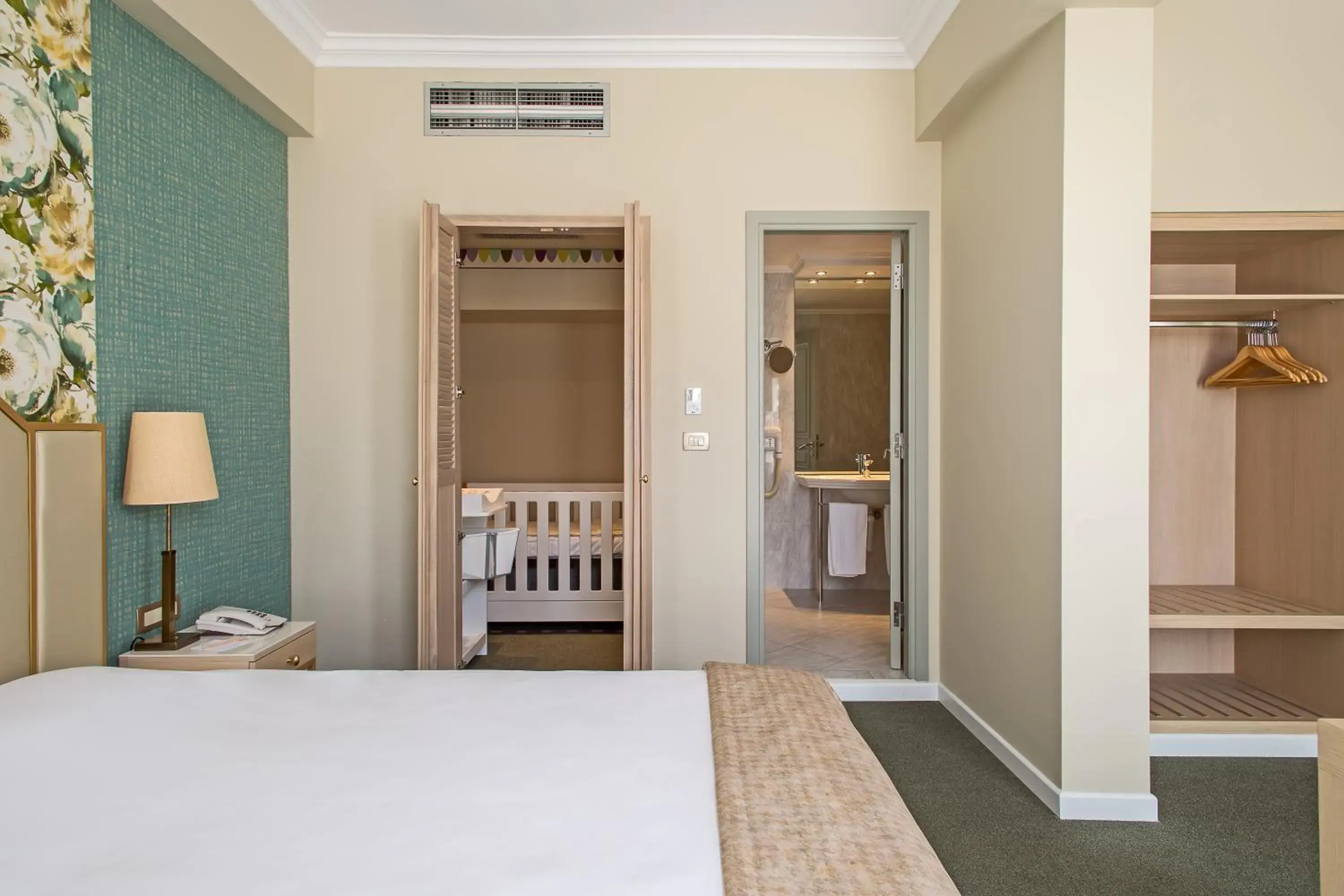 Baby Room in Airotel Stratos Vassilikos Hotel Baby Room in Airotel Stratos Vassilikos Hotel