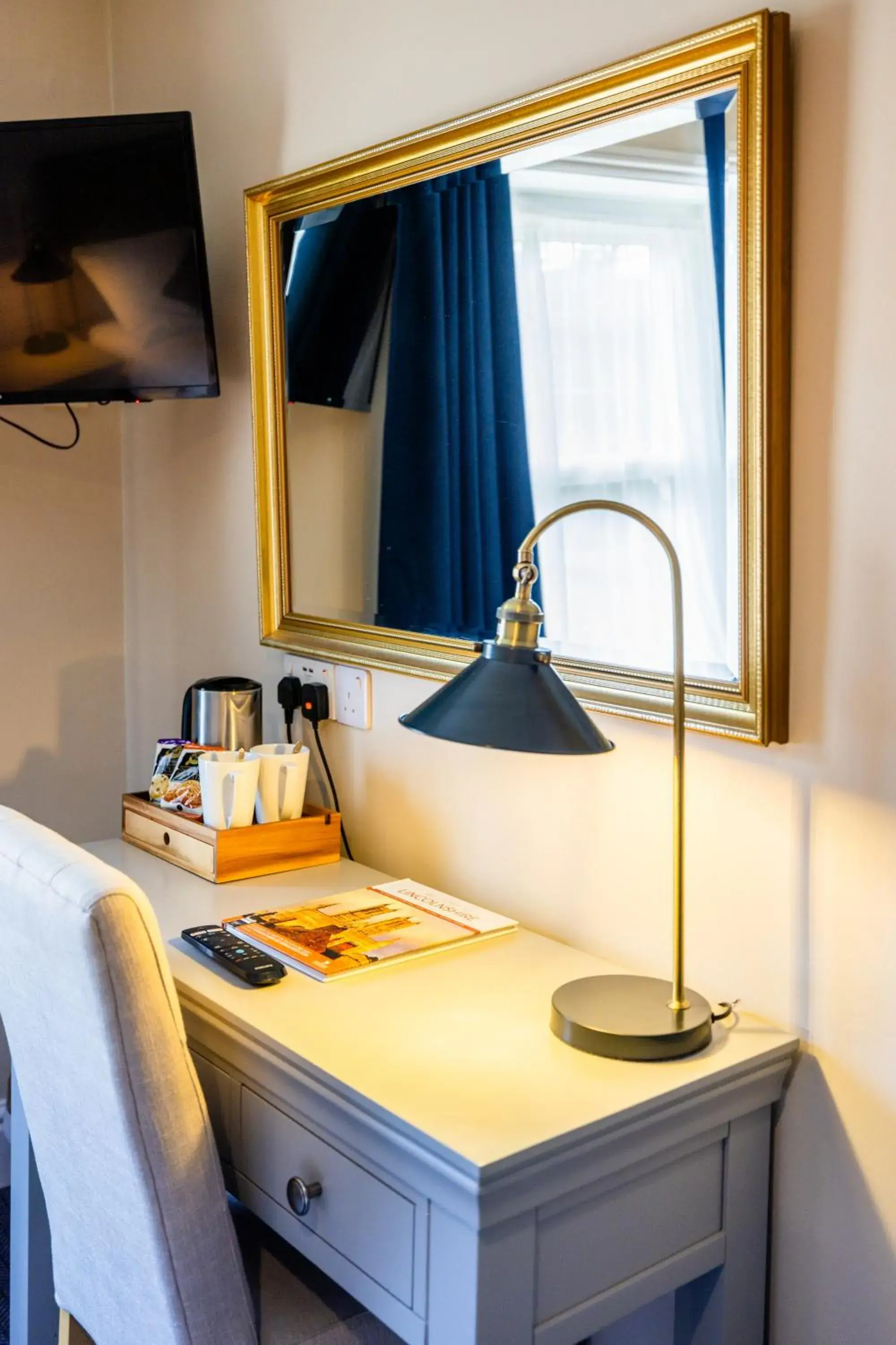 Budget Double Room in Stallingborough Grange Hotel Budget Double Room in Stallingborough Grange Hotel