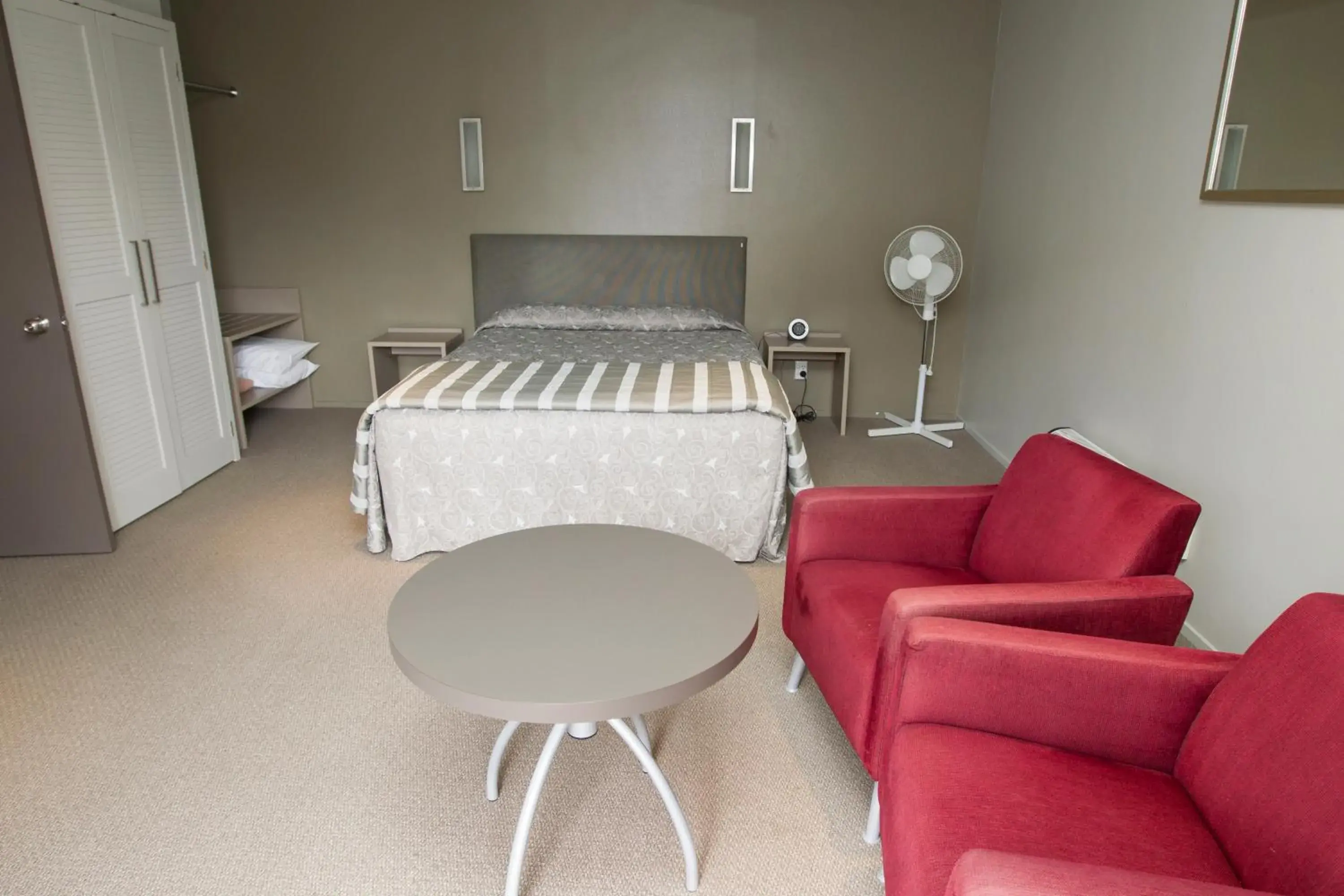 Business Studio in Aspen Manor Motel Business Studio in Aspen Manor Motel