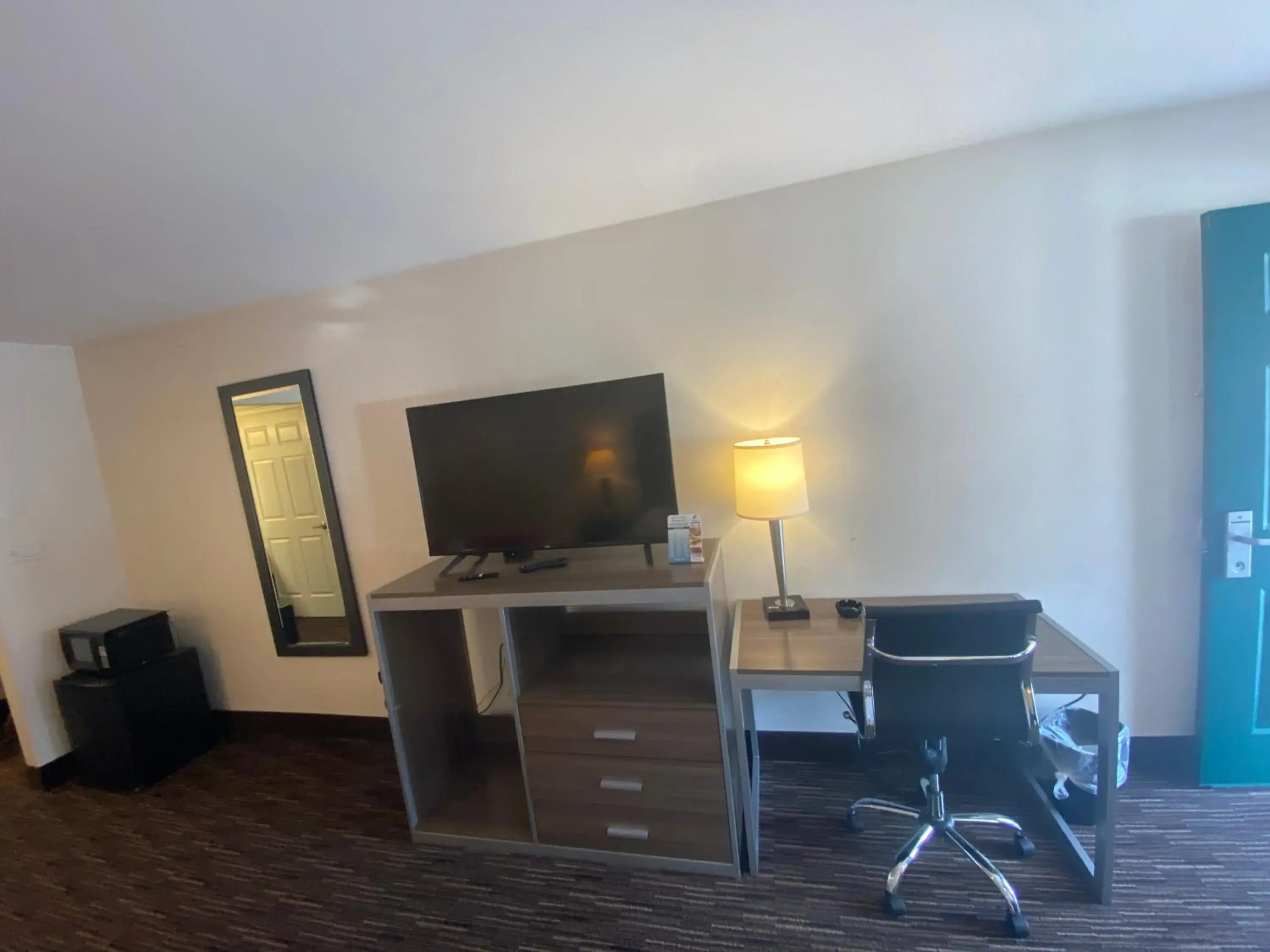 King Room with Spa Bath - Non-Smoking in Garden State Inn King Room with Spa Bath - Non-Smoking in Garden State Inn