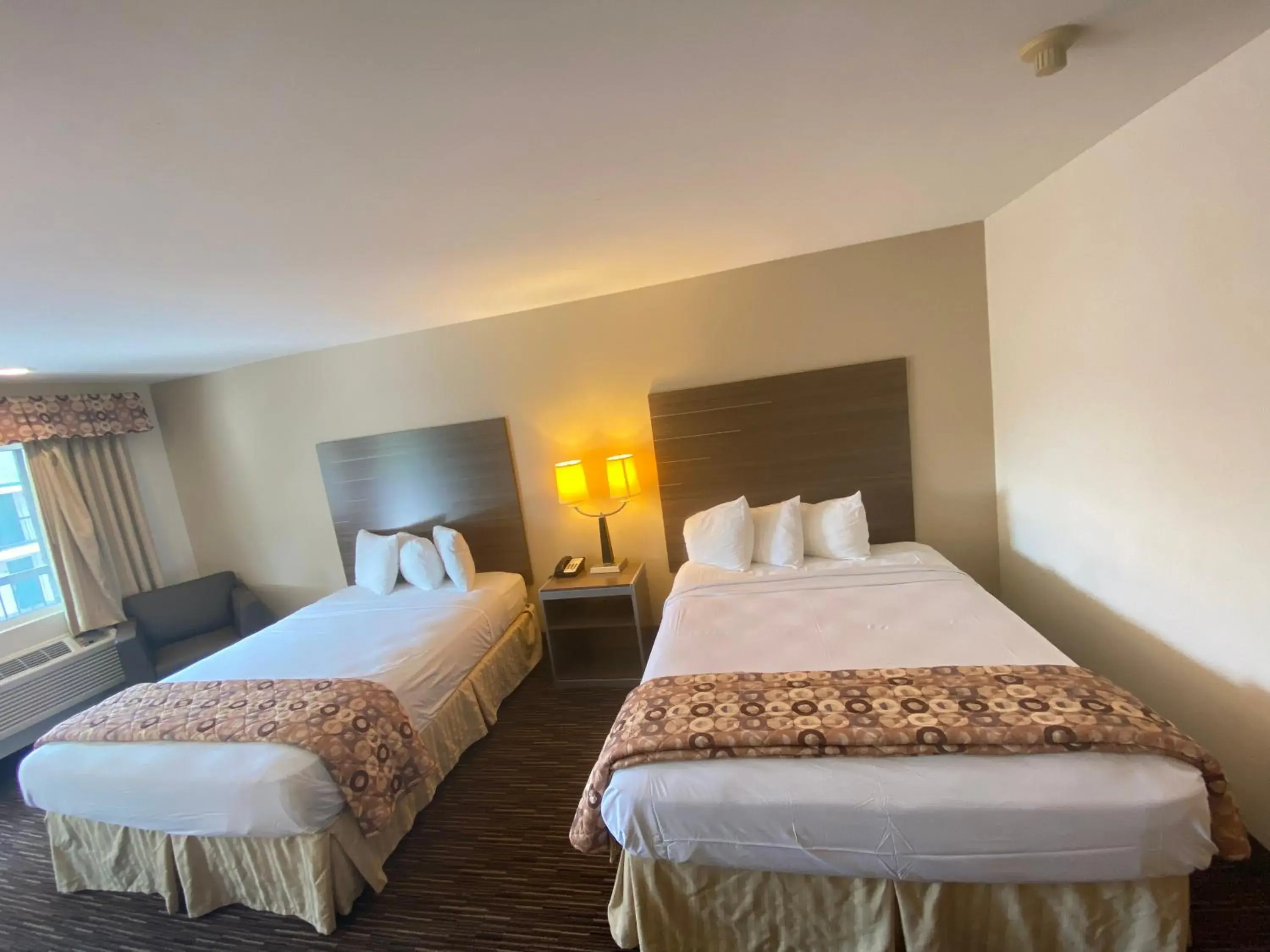 Queen Room with Two Queen Beds - Smoking in Garden State Inn Queen Room with Two Queen Beds - Smoking in Garden State Inn