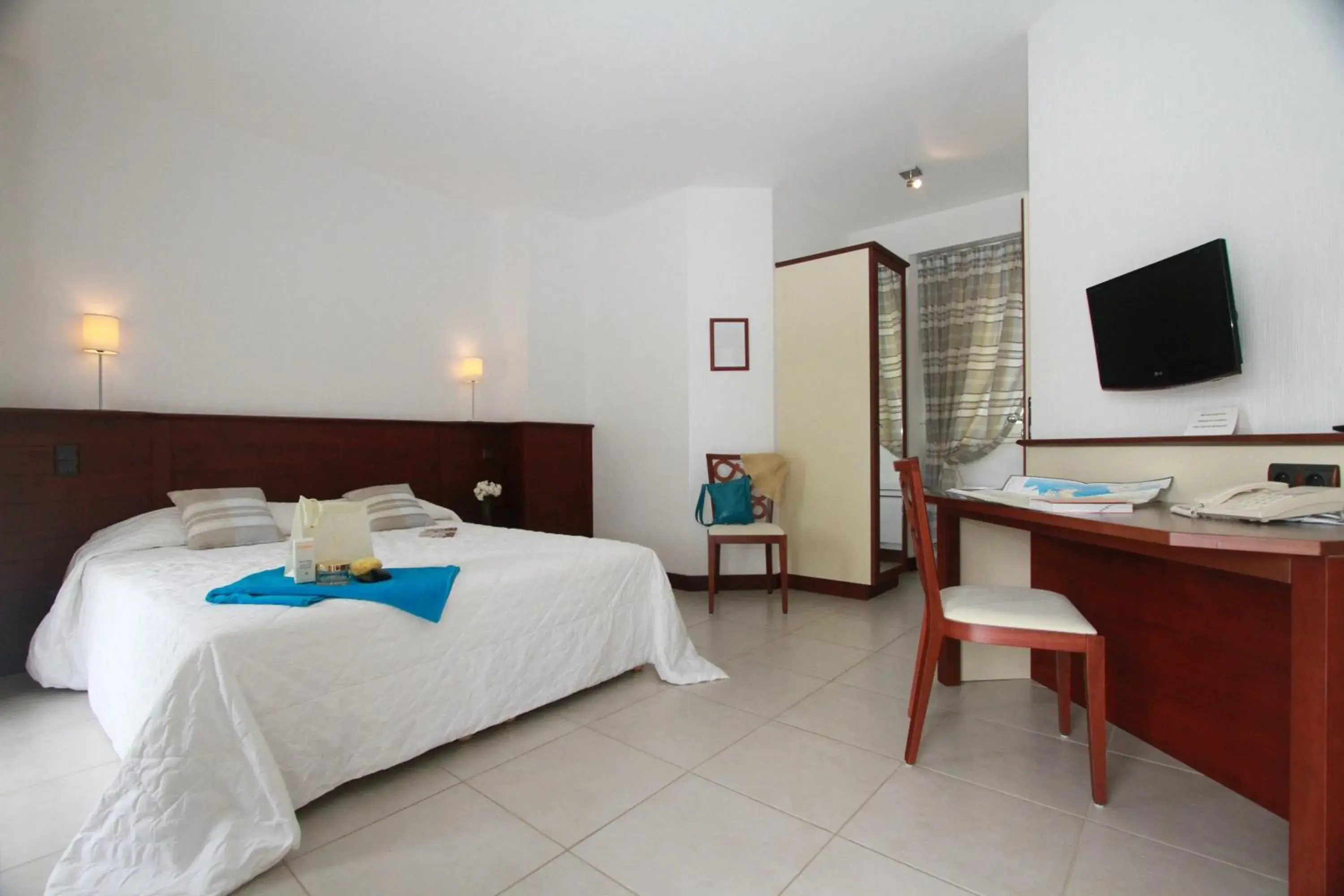 Superior Double Room - Ground Floor in Hotel Spa La Malouinière Des Longchamps - Saint-Malo Superior Double Room - Ground Floor in Hotel Spa La Malouinière Des Longchamps - Saint-Malo