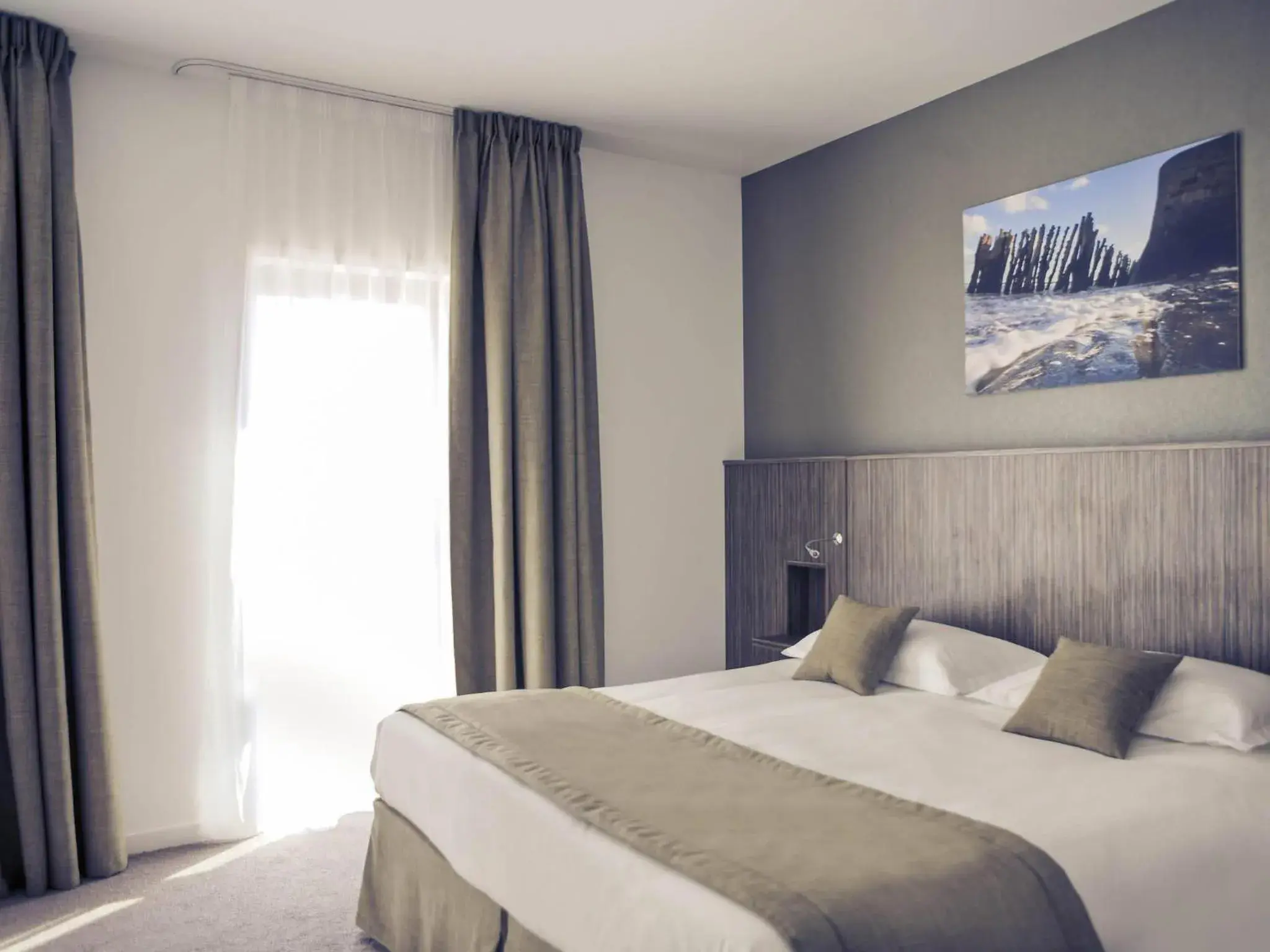 Superior Double Room in Mercure Saint Malo Balmoral Superior Double Room in Mercure Saint Malo Balmoral