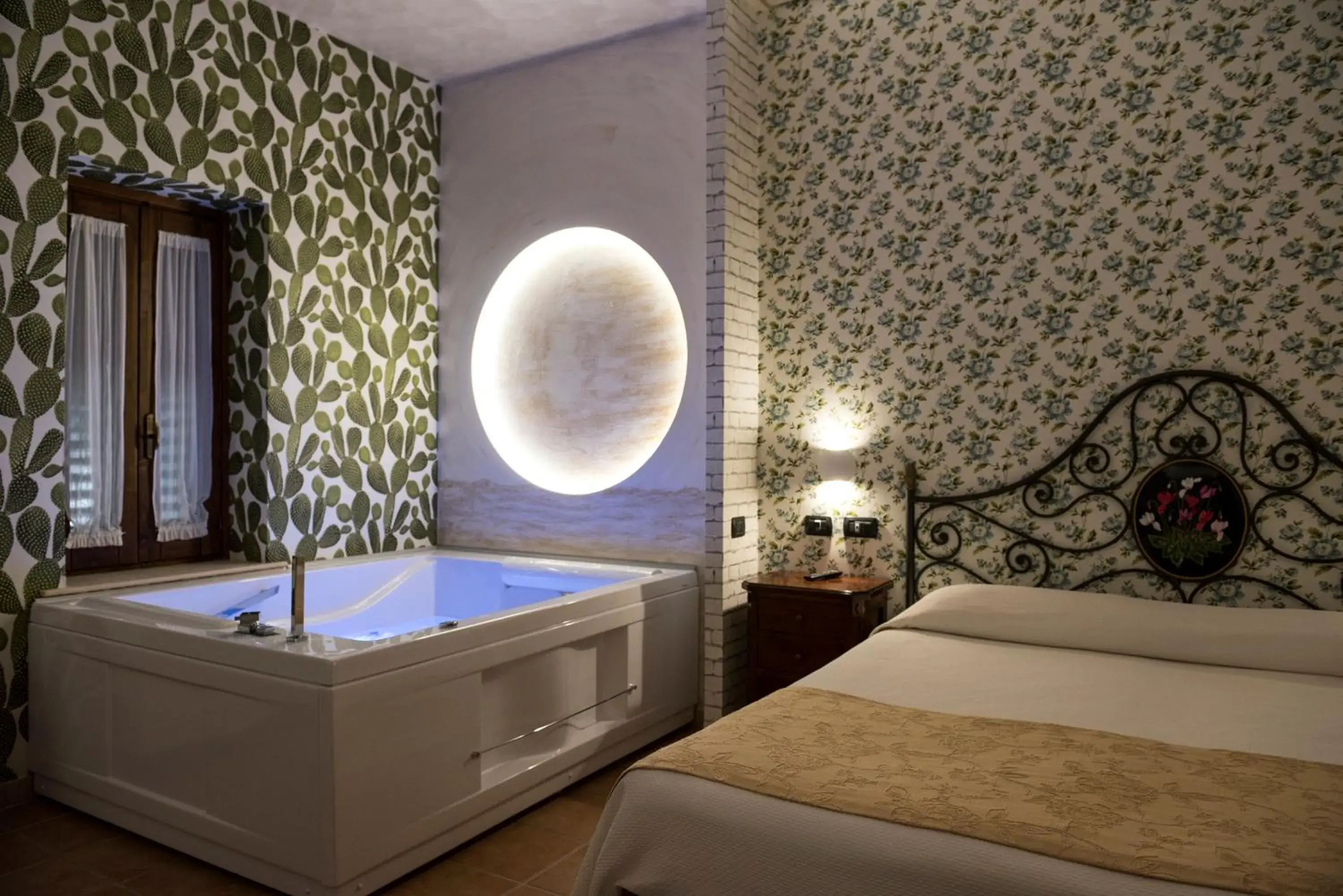 Queen Suite with Spa Bath in Agriturismo Il Granaio Hotel & SPA Queen Suite with Spa Bath in Agriturismo Il Granaio Hotel & SPA