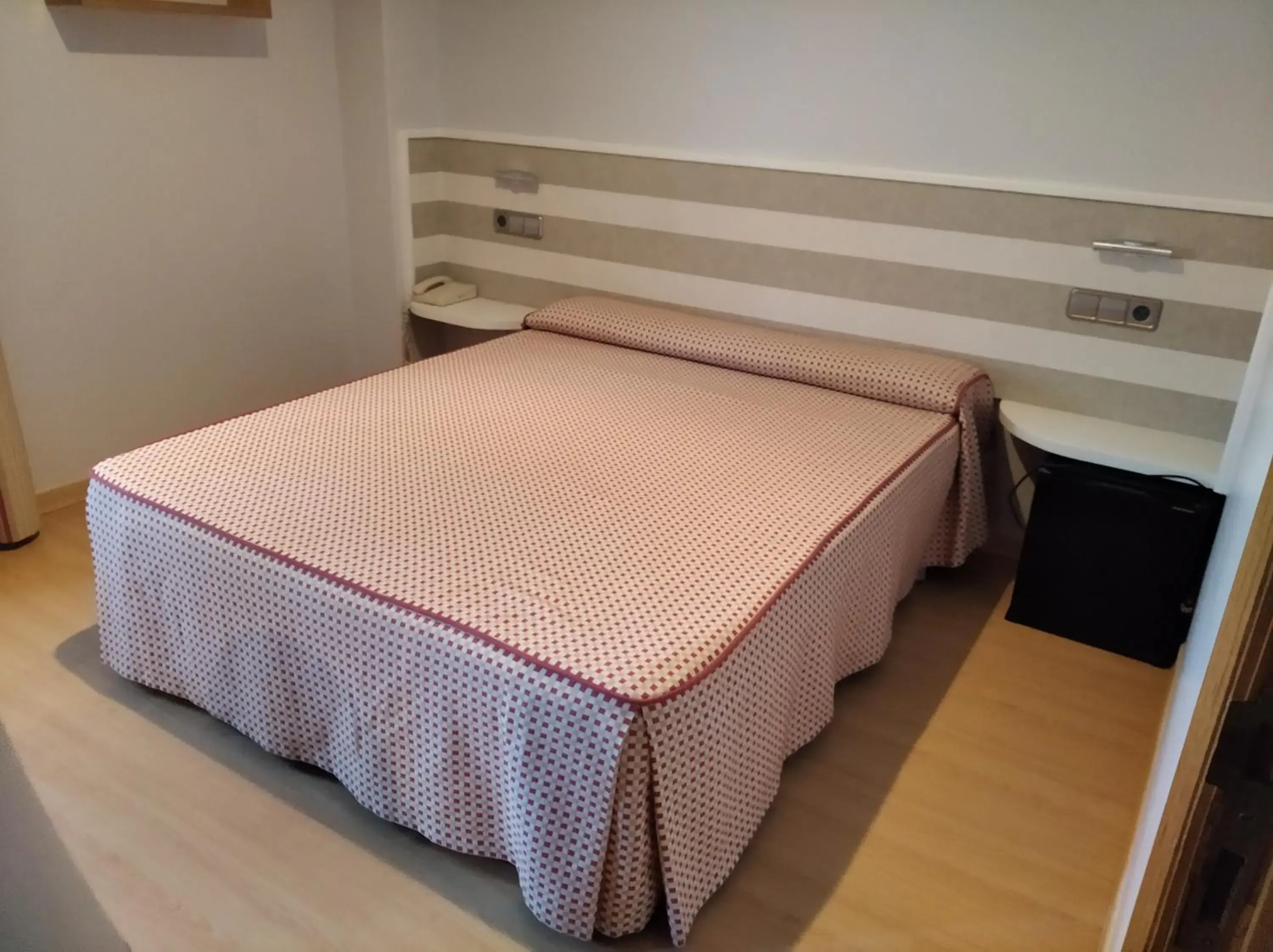 Economy Double or Twin Room in Hotel Miramar Playa America Nigran Economy Double or Twin Room in Hotel Miramar Playa America Nigran