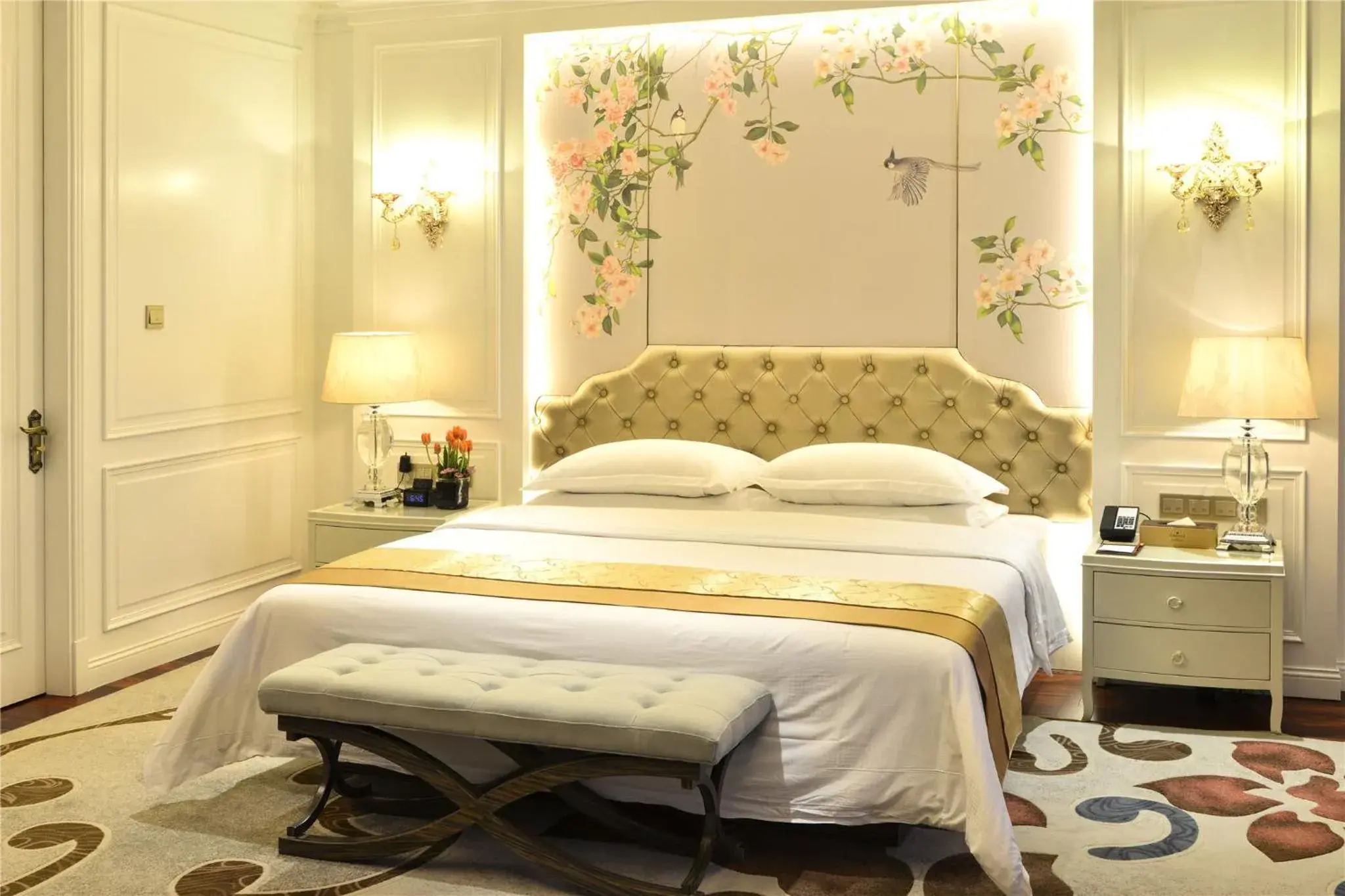 CEO Suite Room Smoking in Ramada Heze CEO Suite Room Smoking in Ramada Heze